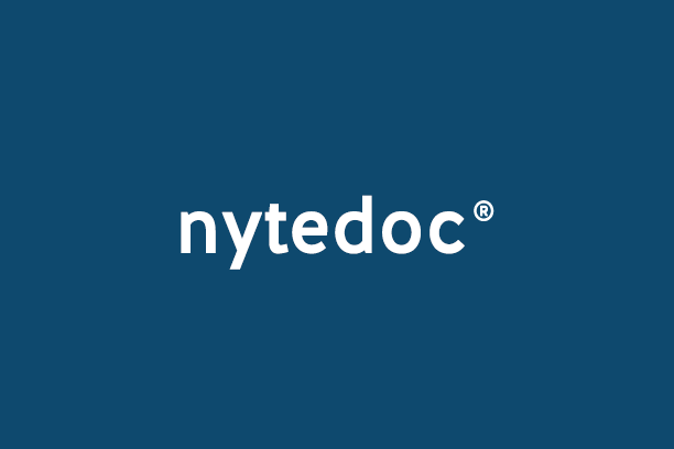 nytedoc logo auf dunkelblauem hintergrund