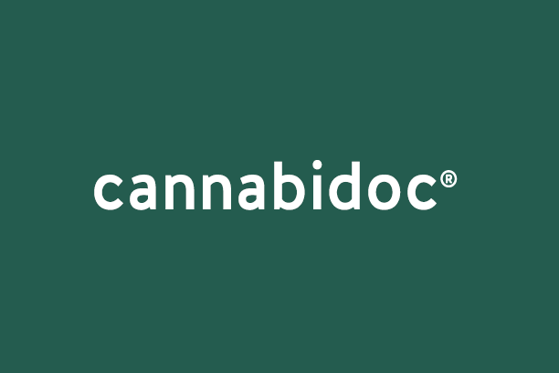 cannabidoc logo auf grünem hintergrund