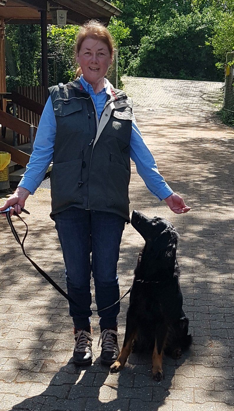 Schnuppe übt Ablage für die BH Schnuppe übt Ablage für die BH