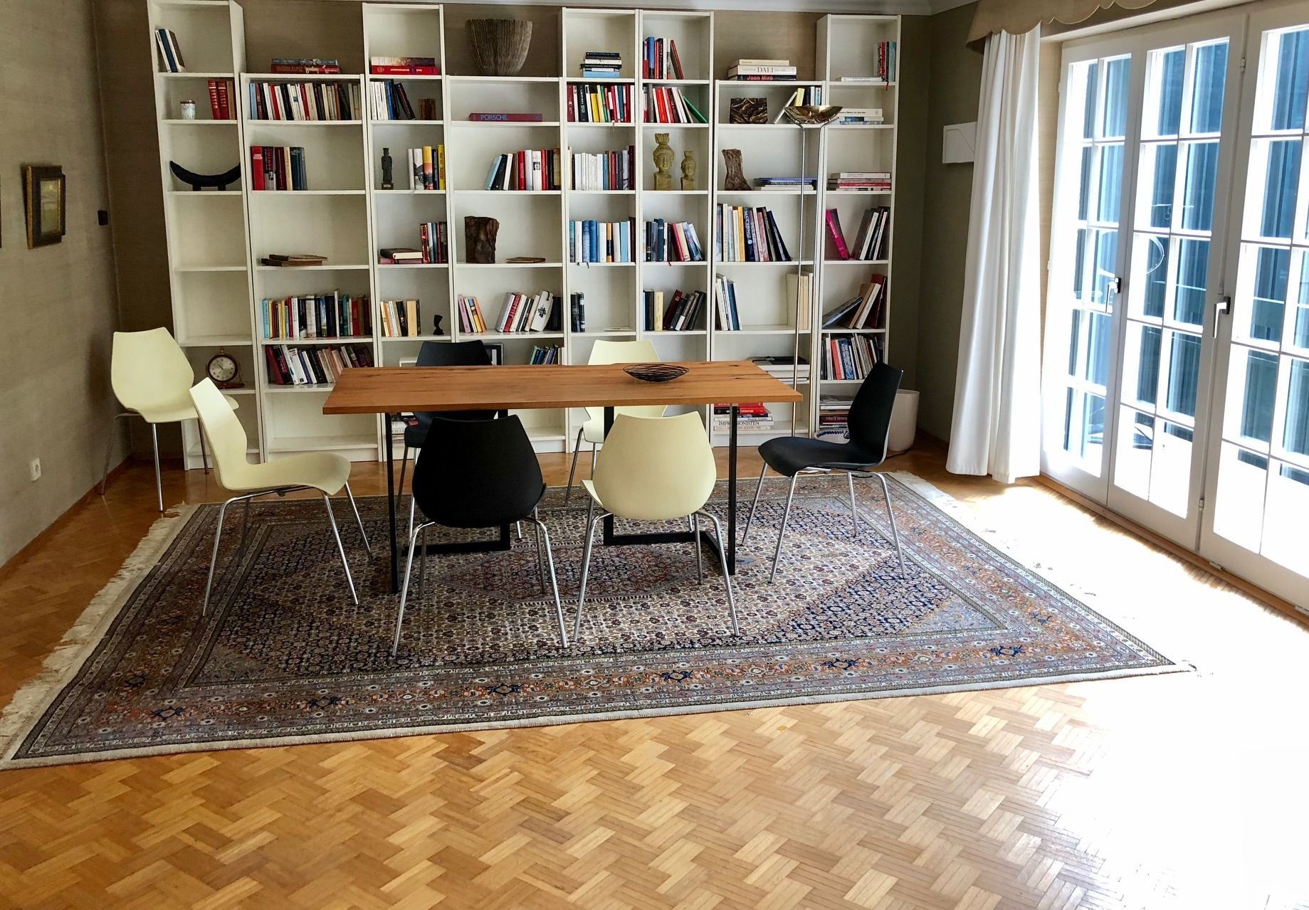 Maklerin Wohnung Essbereich hell