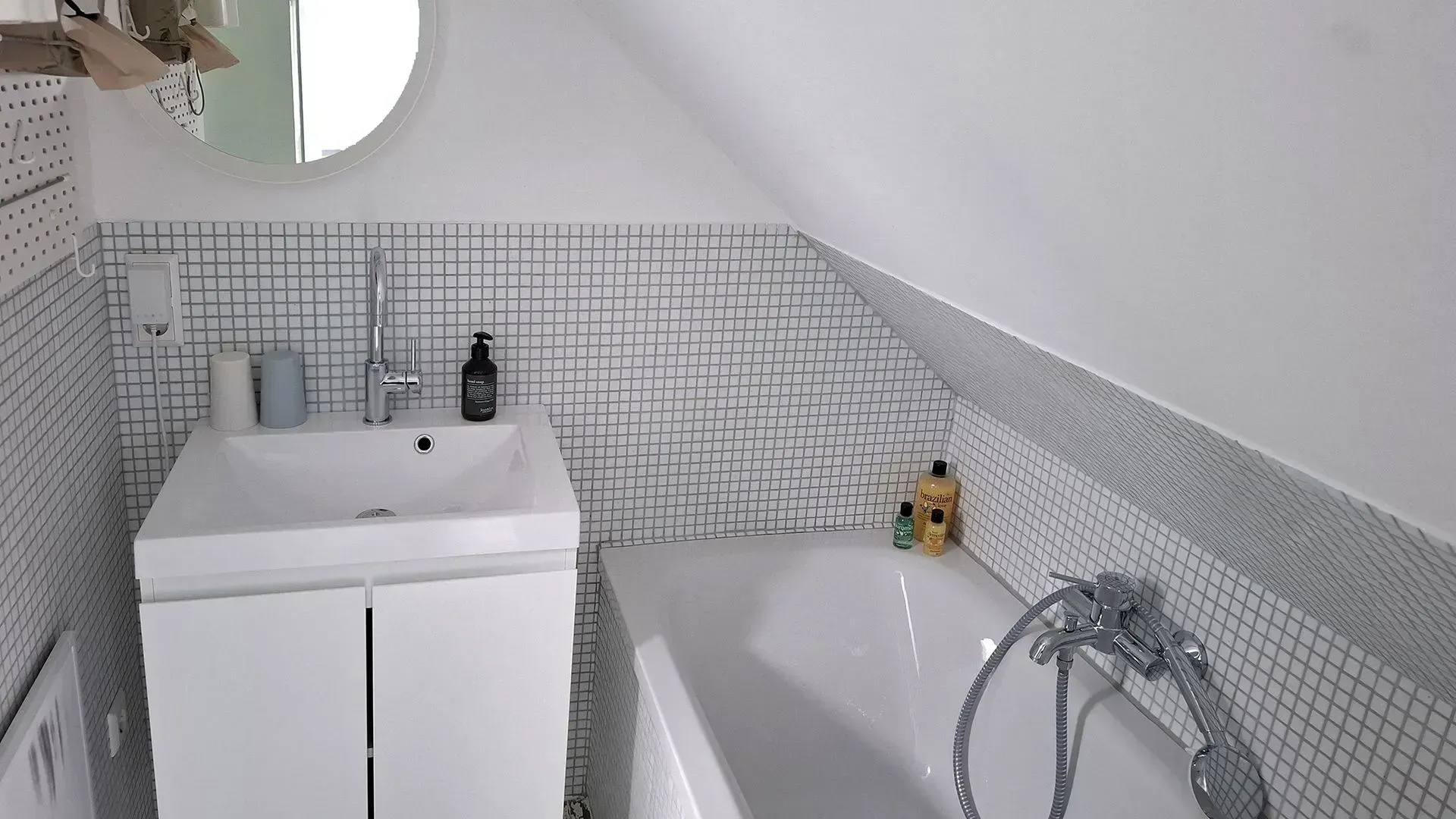 Dachgeschoßwohnung in Karlsruhe Weiherfeld zu mieten, Bad