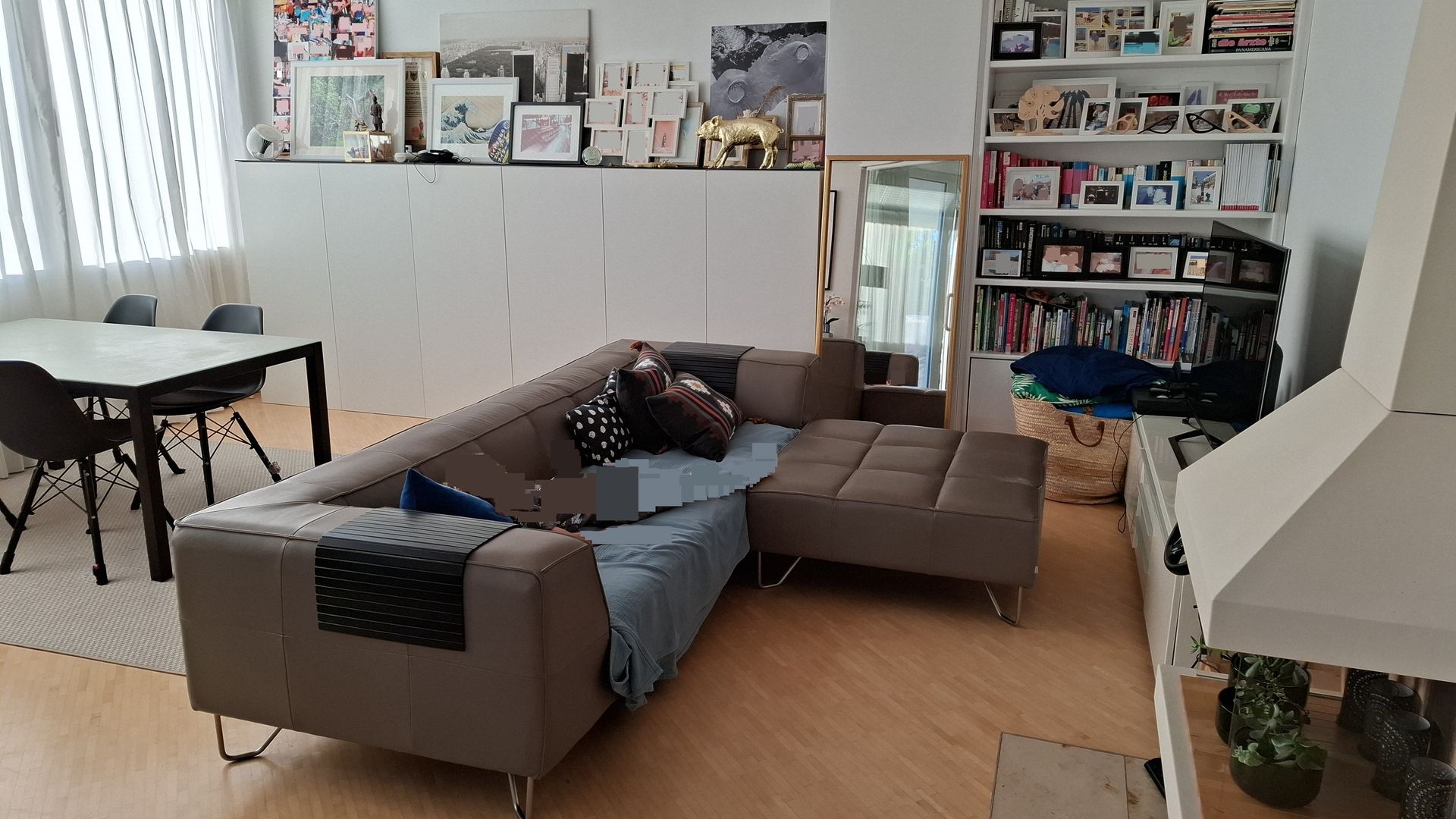 praktischer Waschmaschinenanschluss elegant hinter einem maßgefertigten, Einbauschrank integriert