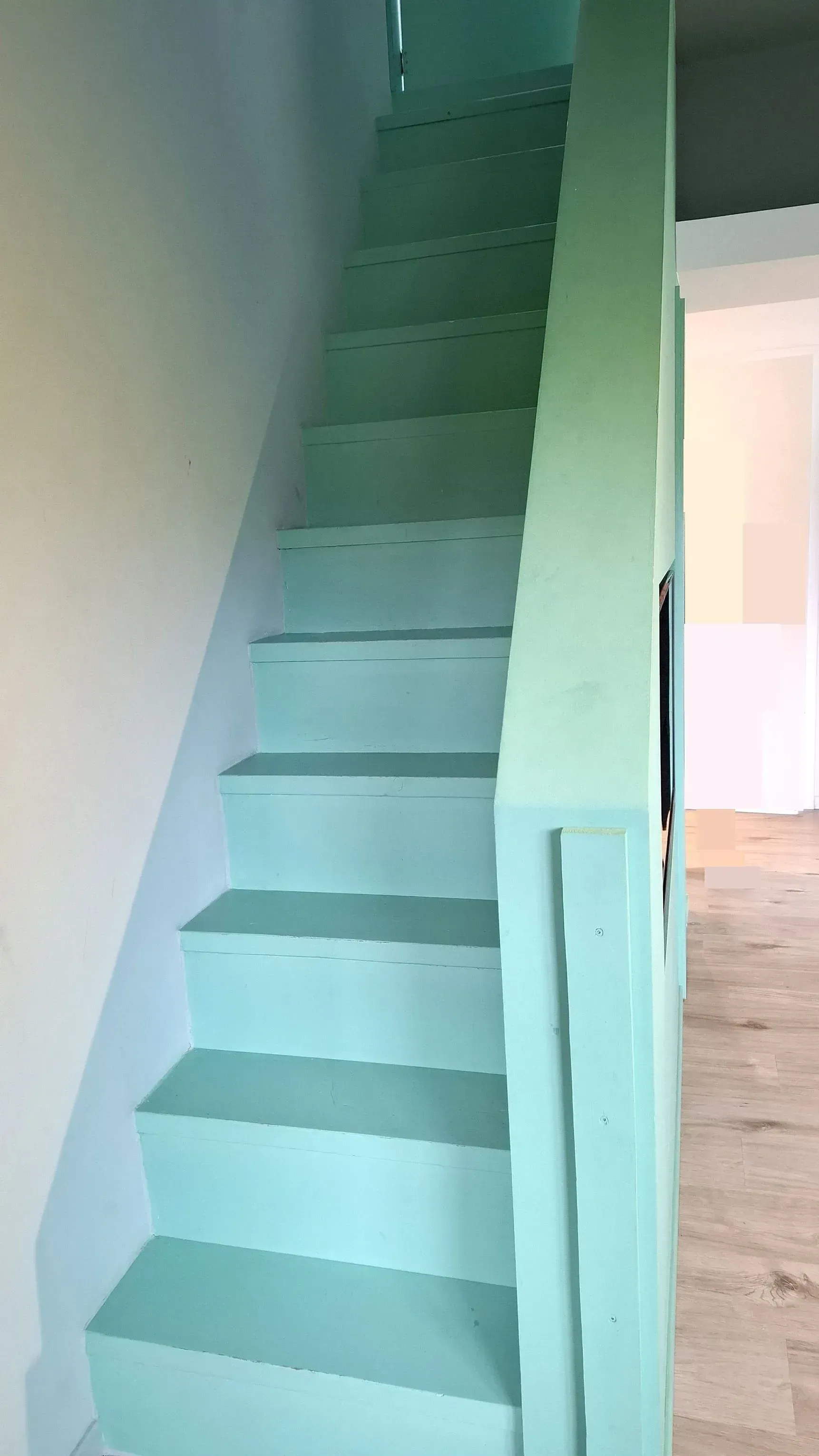 Vermietung einer 3 Zimmer Wohnung im Dachgeschoss in Karlsruhe Weiherfeld, Treppe