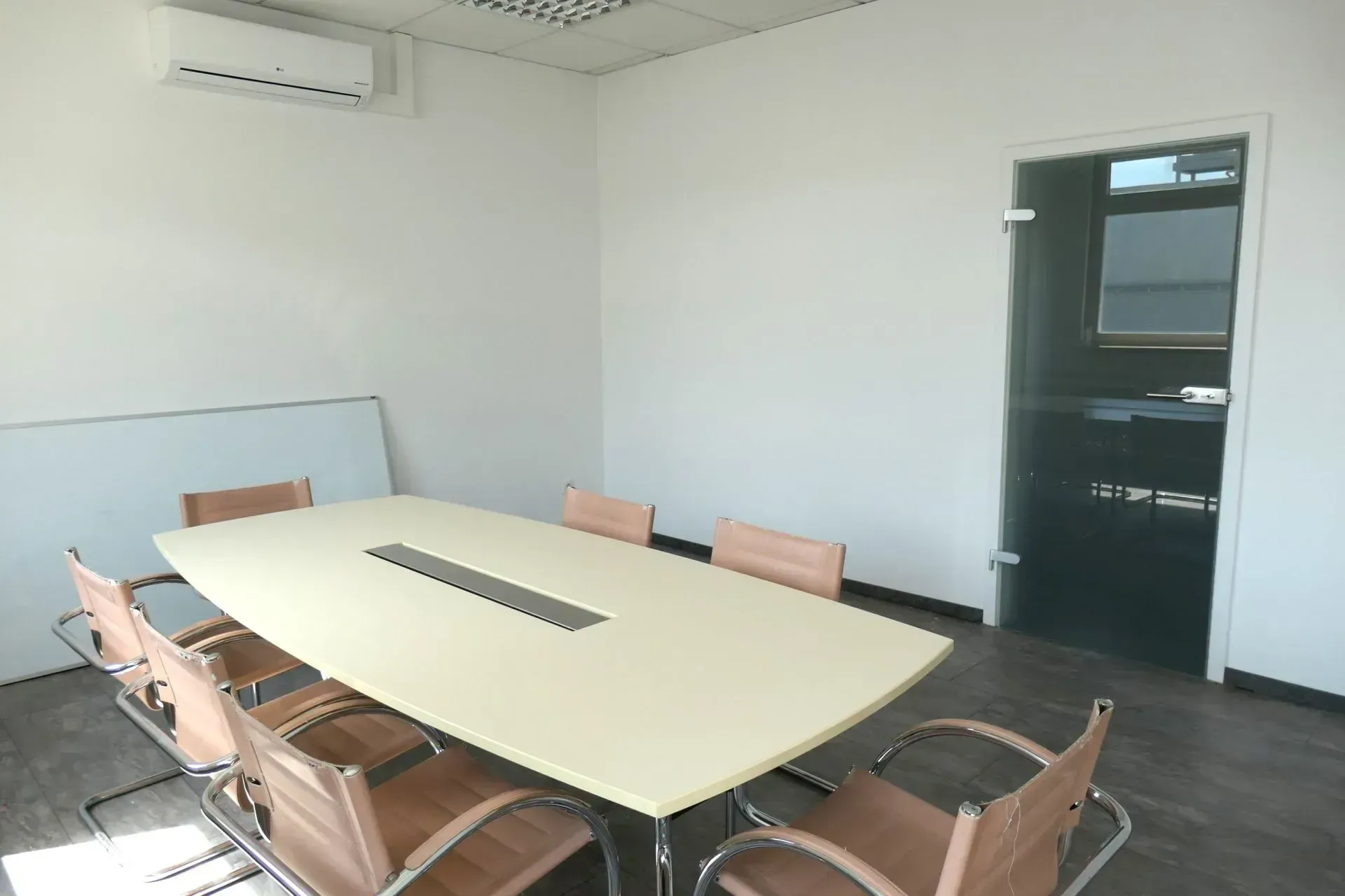 Gewerbeimmobilie in Niefern Öschelbronn zu vermieten