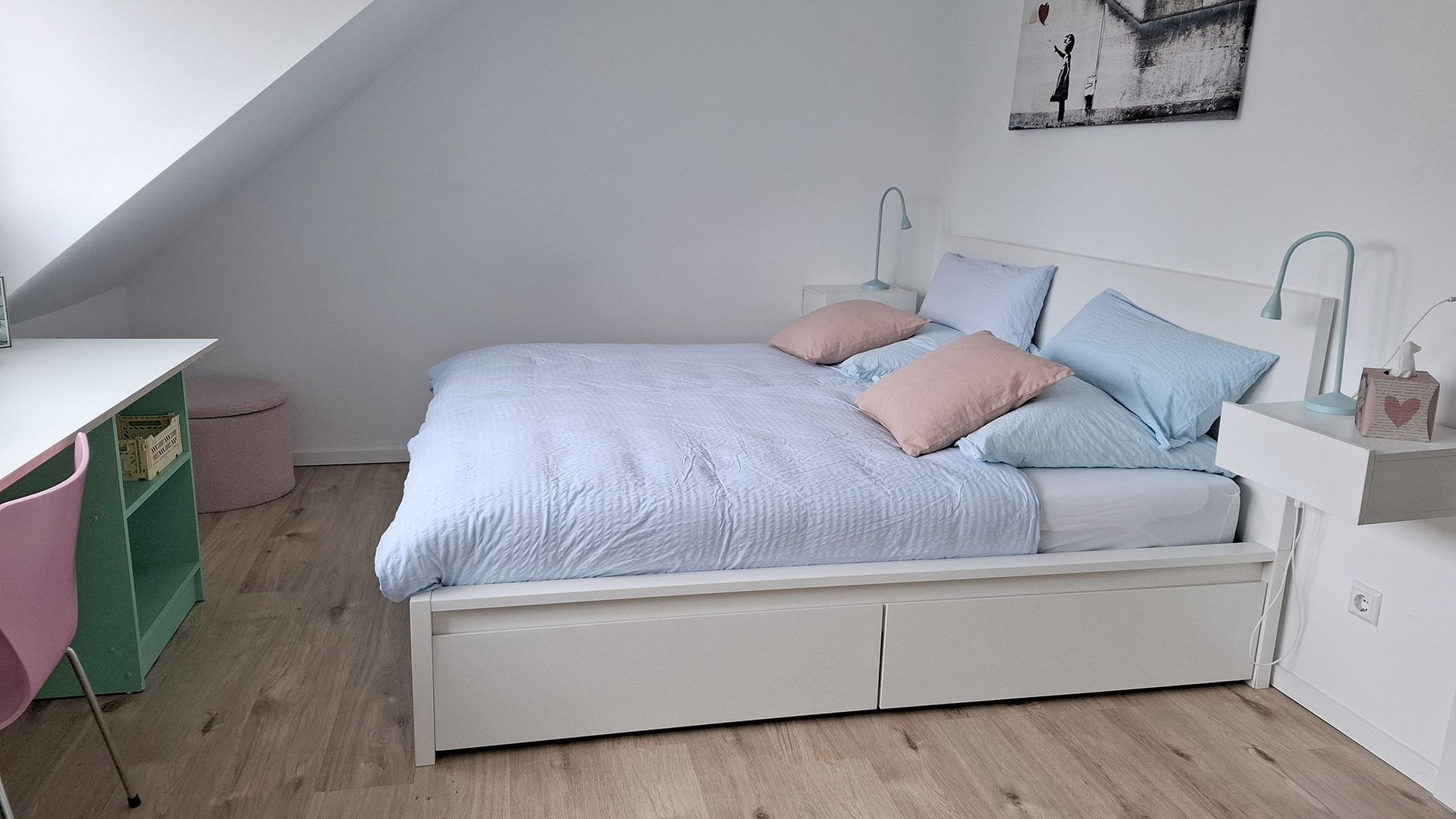 Vermietung einer 3 Zimmer Wohnung im Dachgeschoss in Karlsruhe Weiherfeld, Schlafzimmer