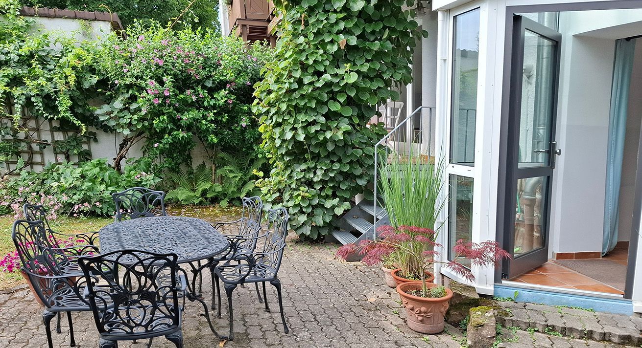 Wohlfühlhaus mit herrlichem Garten, viel Licht und historischem Charme