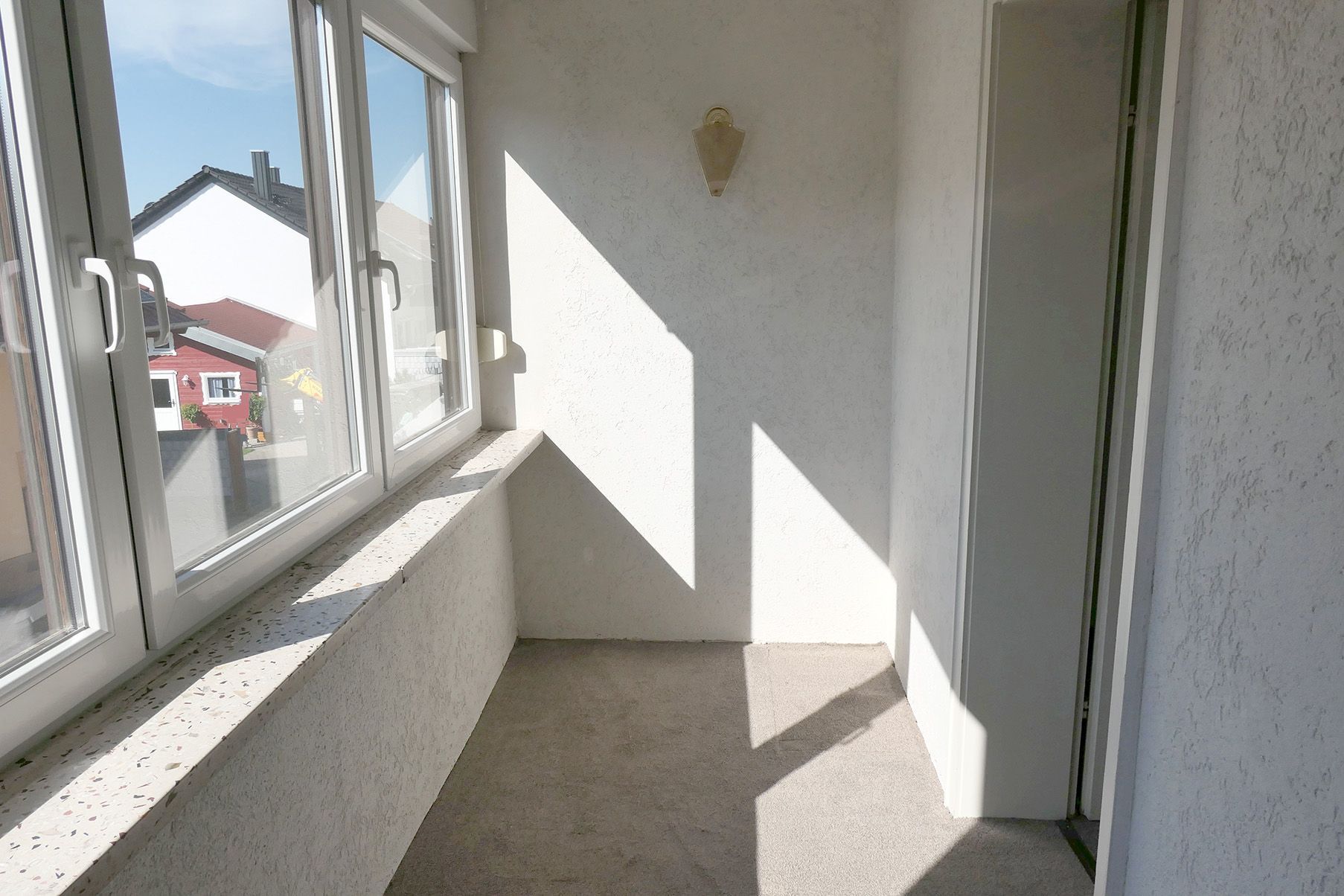 Die Immobilie befindet sich in einem gepflegten Zustand, entspricht jedoch nicht mehr vollständig dem heutigen Wohnstandard.