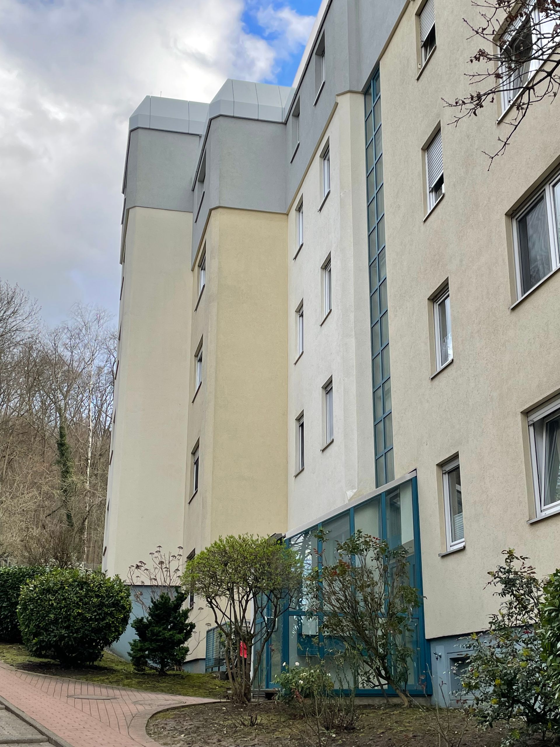 Karlsruhe: zu vermieten möblierte 2 Zimmer Wohnung mit allen alltagsrelevanten Utensilien wie Geschirr, Waschmaschine, Trockner, Staubsauger, Bügeleisen etc.