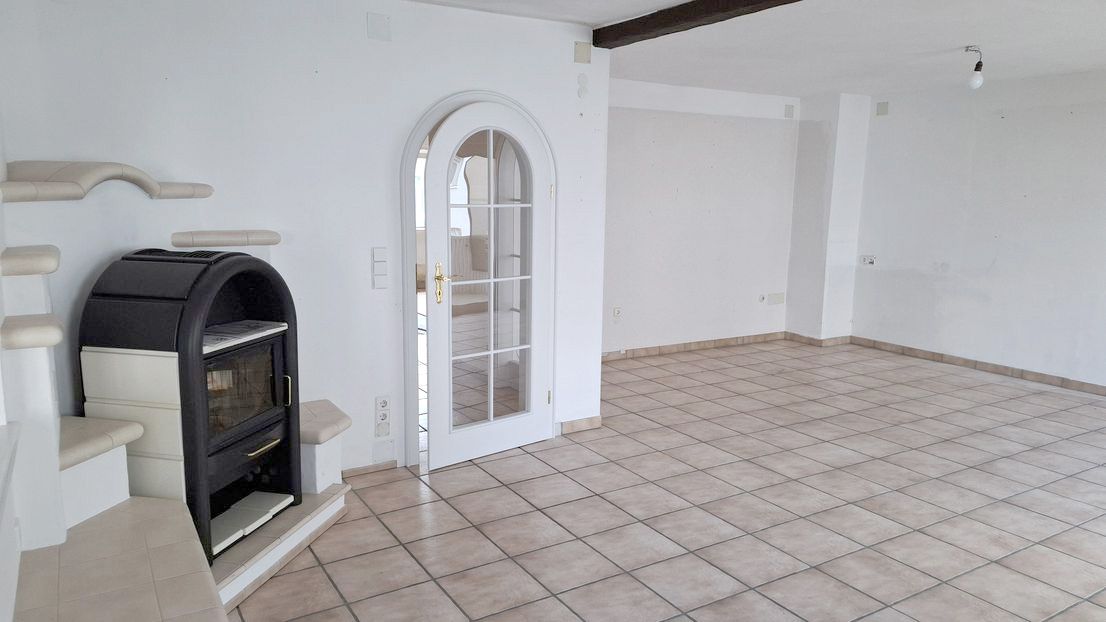 Wohneinheit ist das Ergebnis der Zusammenlegung von
drei ursprünglich eigenständigen Wohnungen