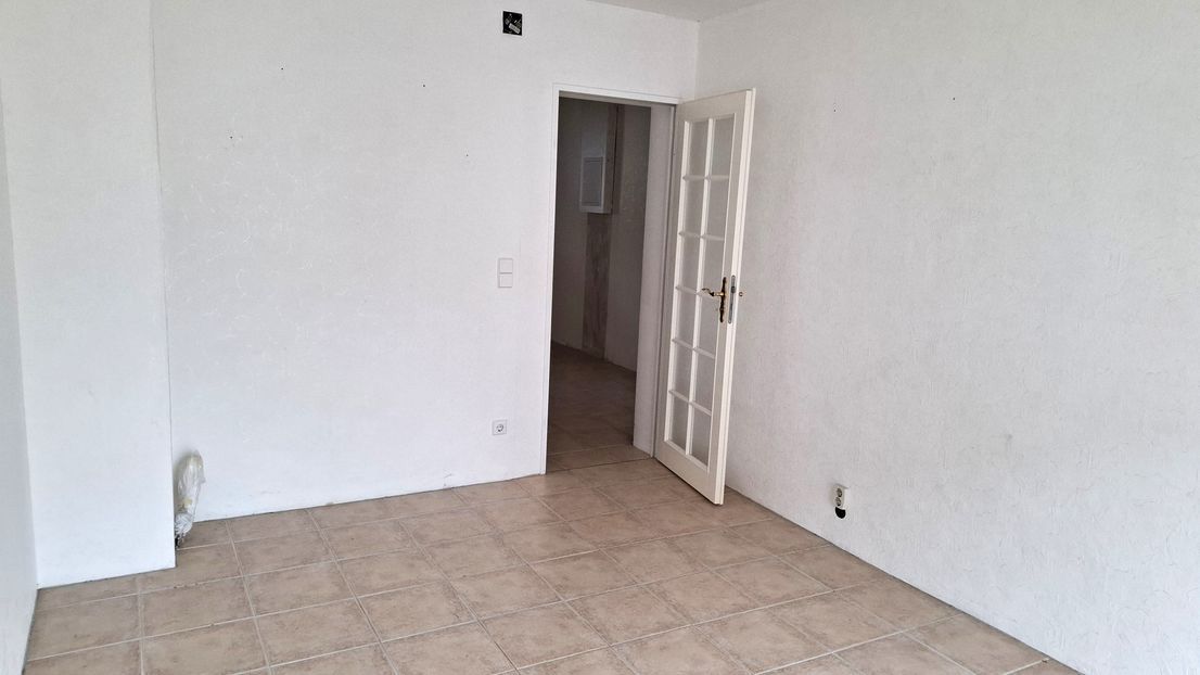 Diese großzügige Wohneinheit entstand durch die Zusammenlegung von drei ursprünglich eigenständigen Wohnungen