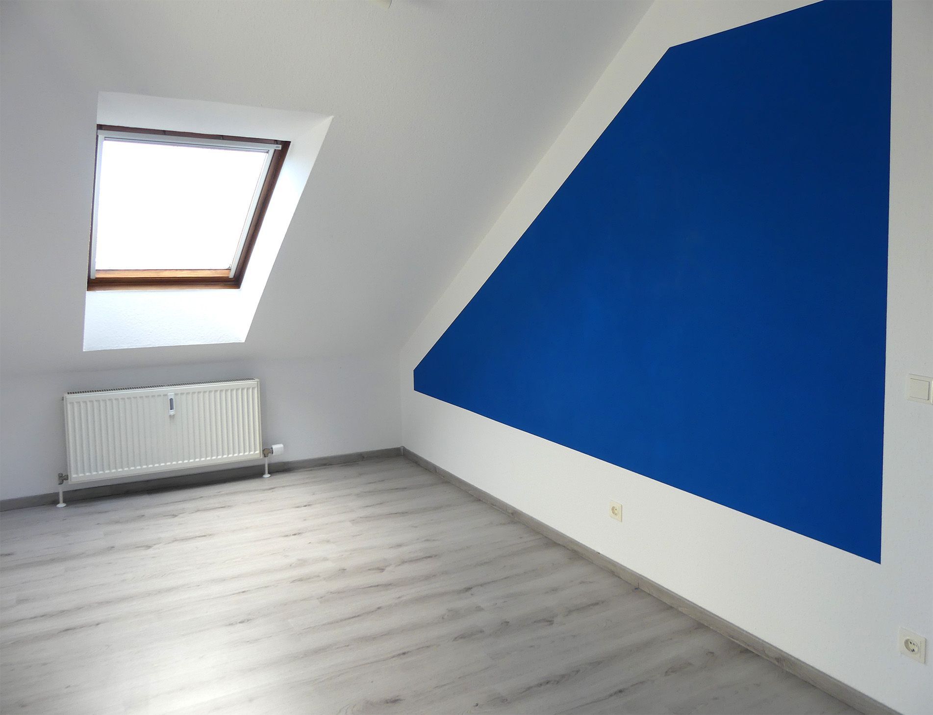 Verkauf Dachgeschosswohnung mit 3 Zimmern Blankenloch Nähe KIT