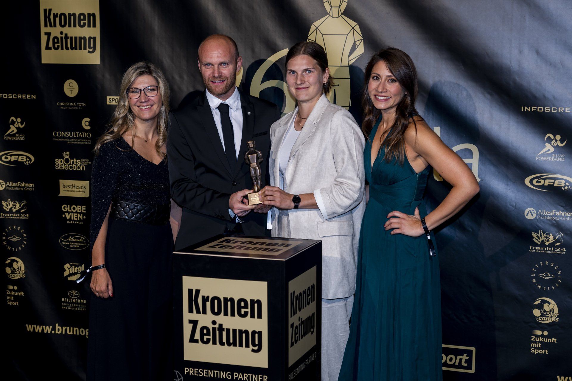 Christina Toth, Patricia Hofmann und die Gewinner der Kategorie