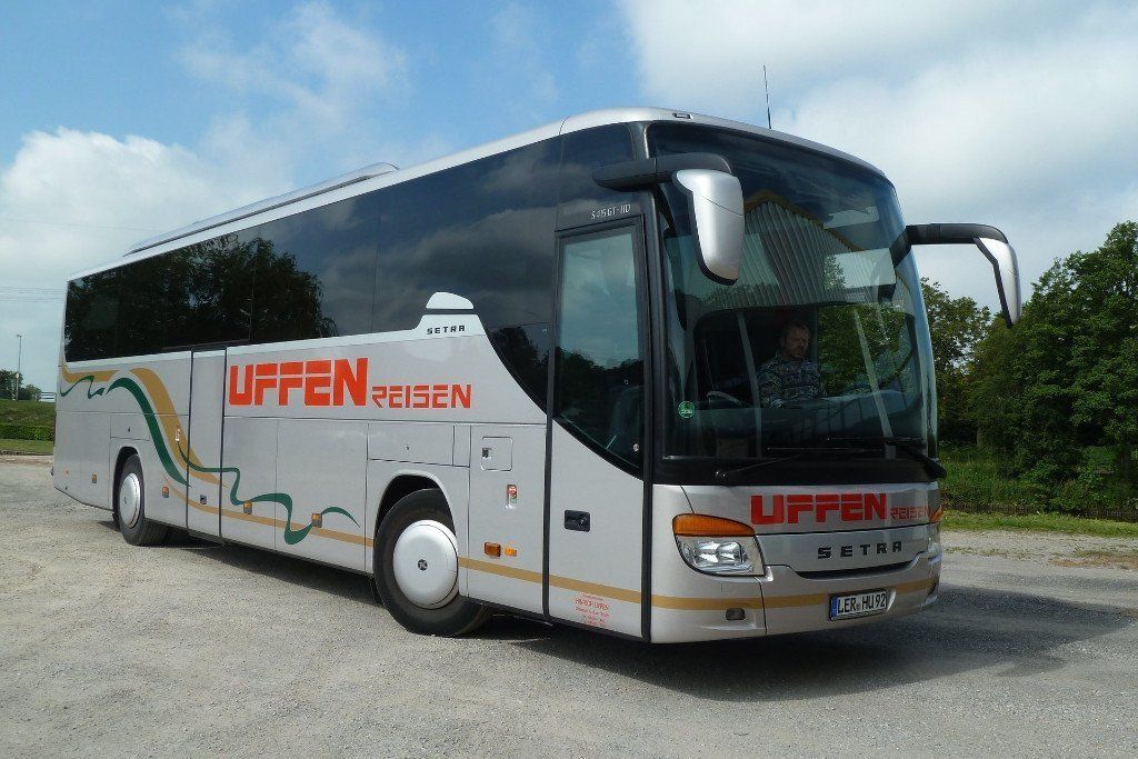 Beispiel für einen der modernen Fernreisebusse Aussenasicht eines Reisebusses