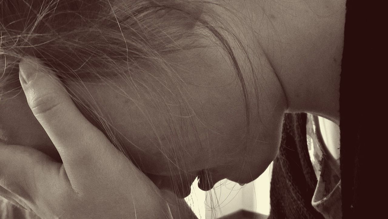 Burnout Frau Frau mit Stress und Burnout