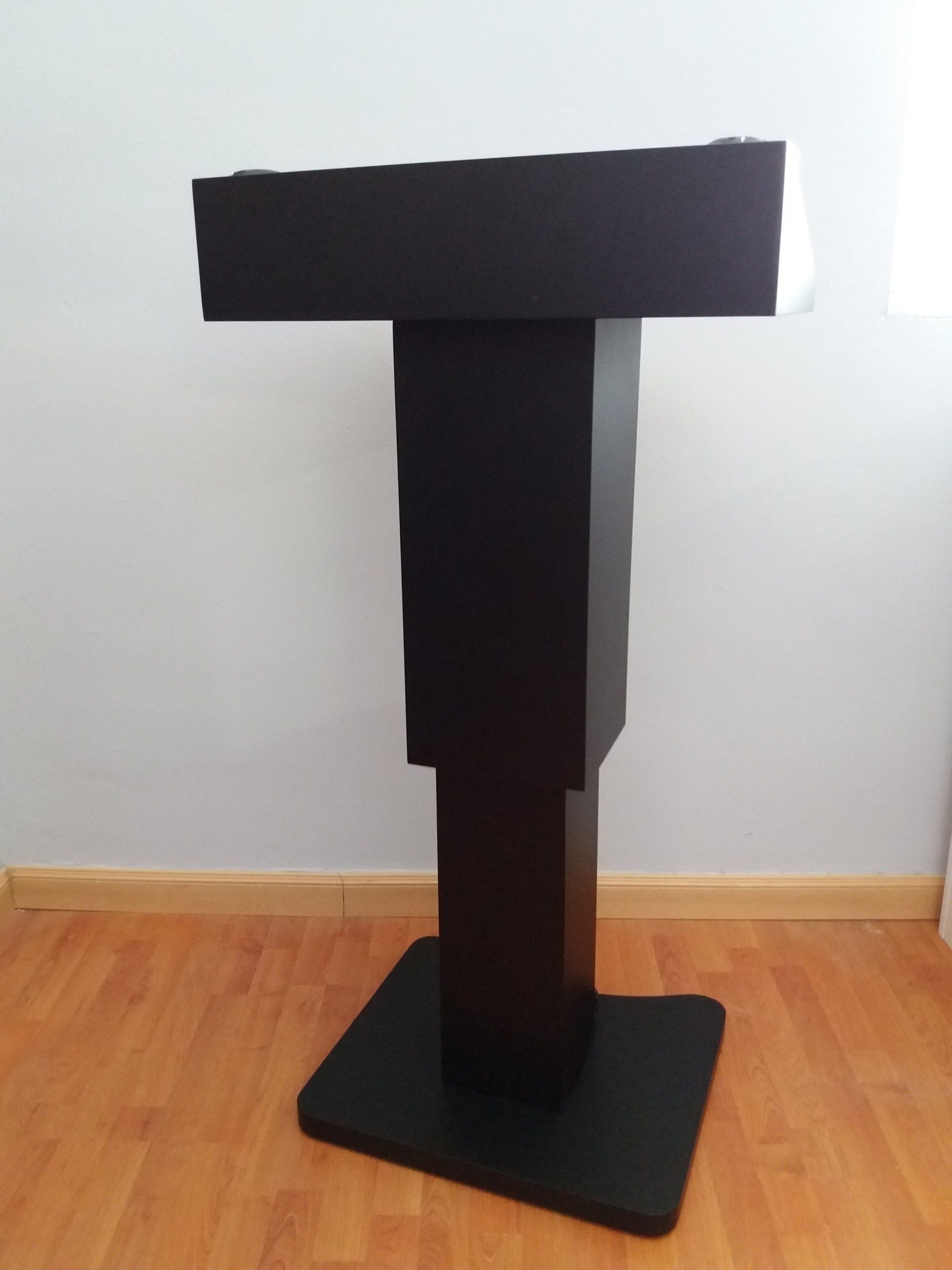 Atril de madera regulable en altura