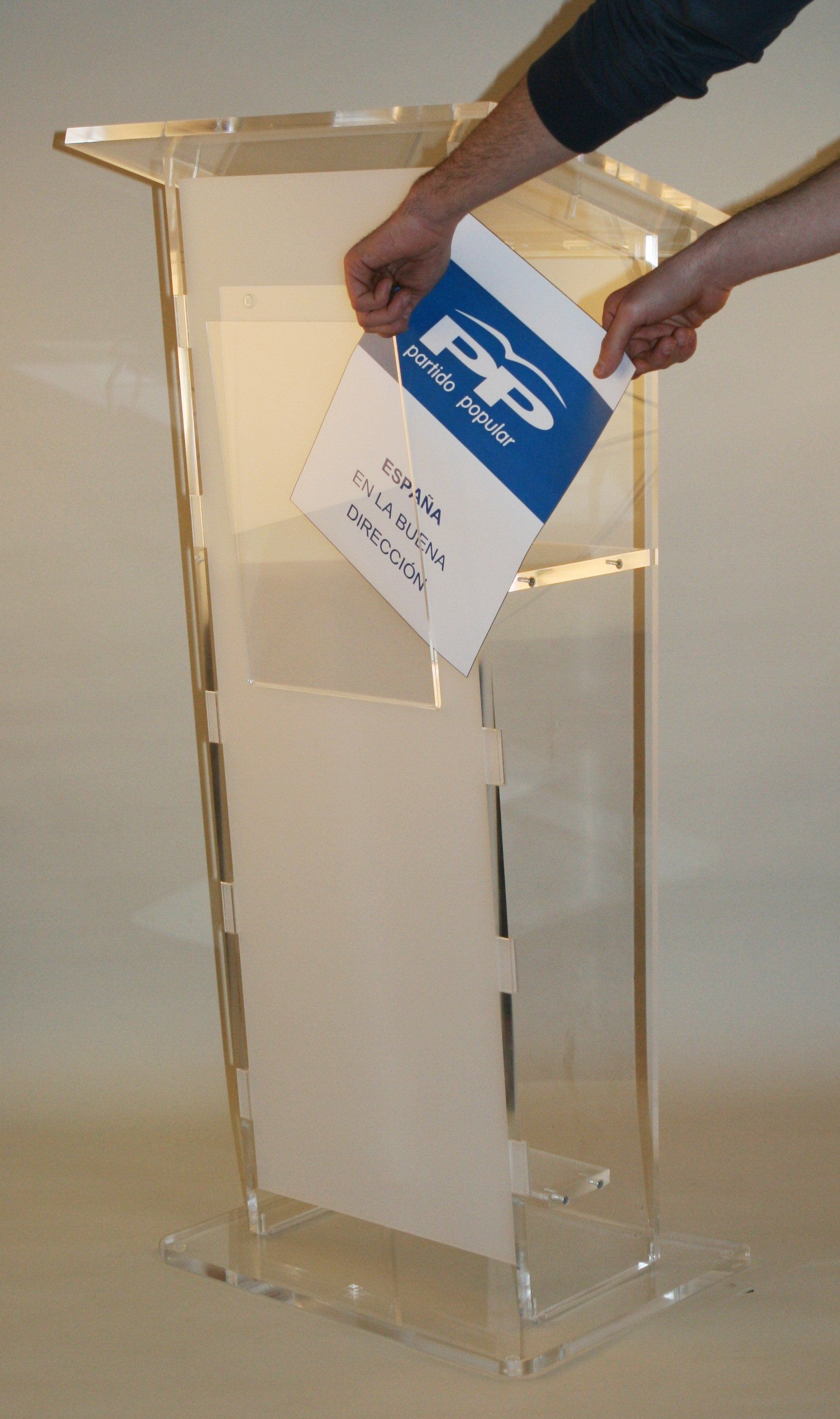 Atril cambiar cartel