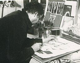 Horst Janssen während der Zeichnung eines Plakatentwurfs '' Doppelkopf'' in Hamburg, Bildnachweis: MoSchle, CC BY-SA 3.0, via Wikimedia Commons