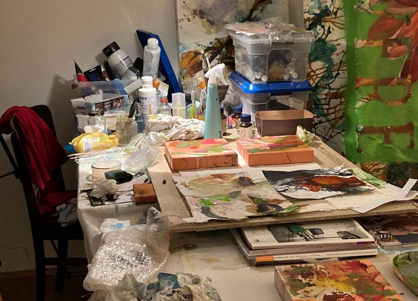 Atelier auf dem Eßtisch, Material, Bilder in Arbeit