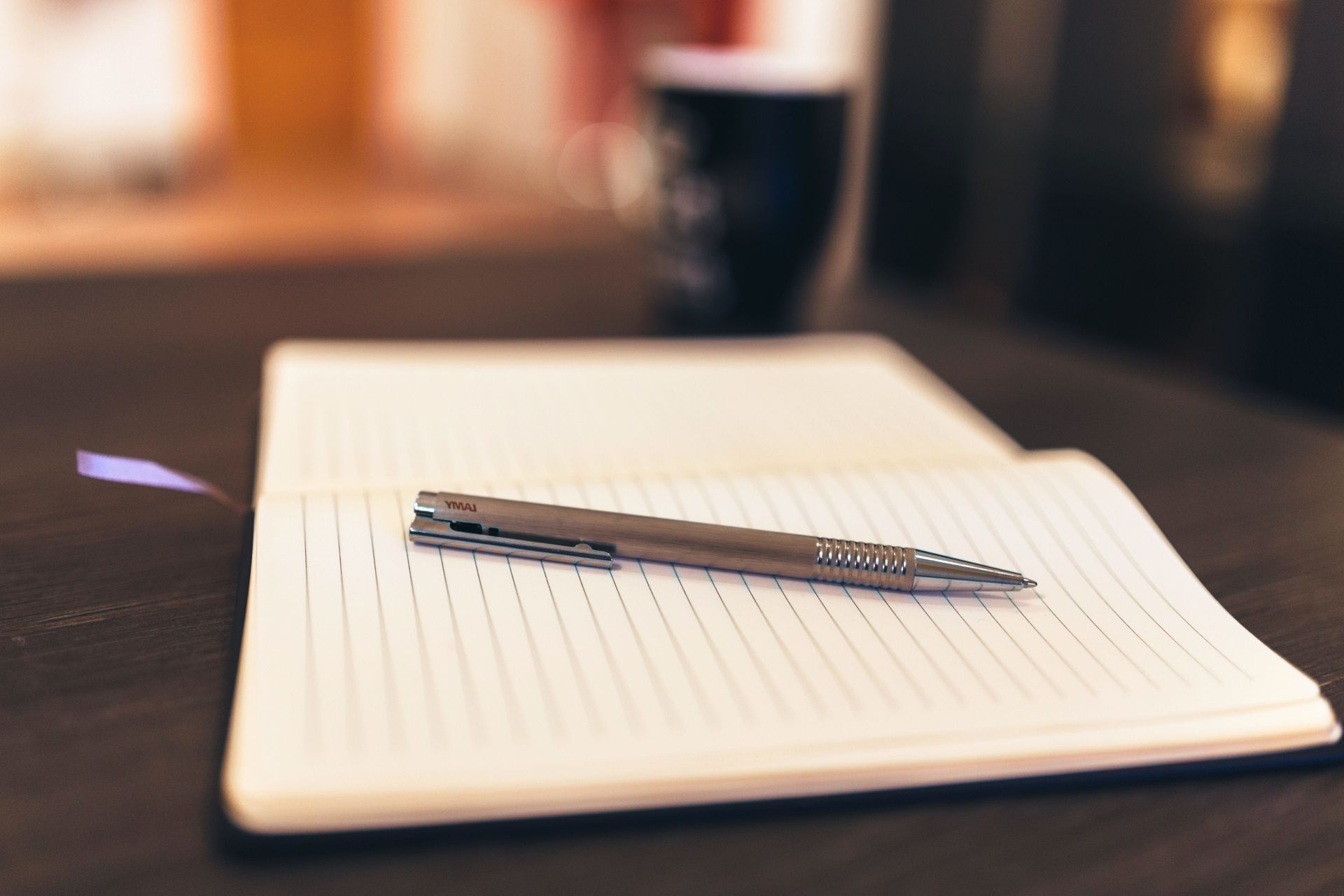 Notizbuch und Stift