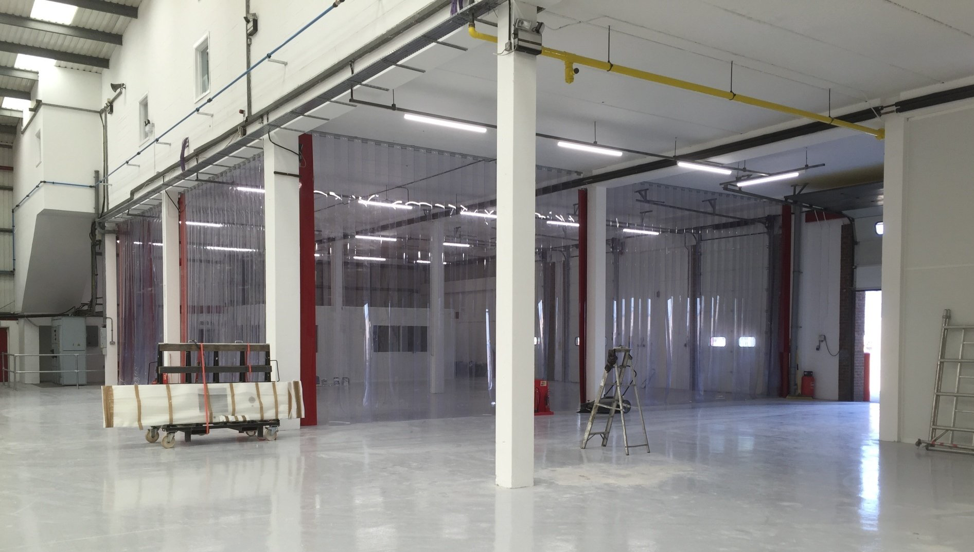 Commercial Electrician - Photograph to show a commerical warehouse space 