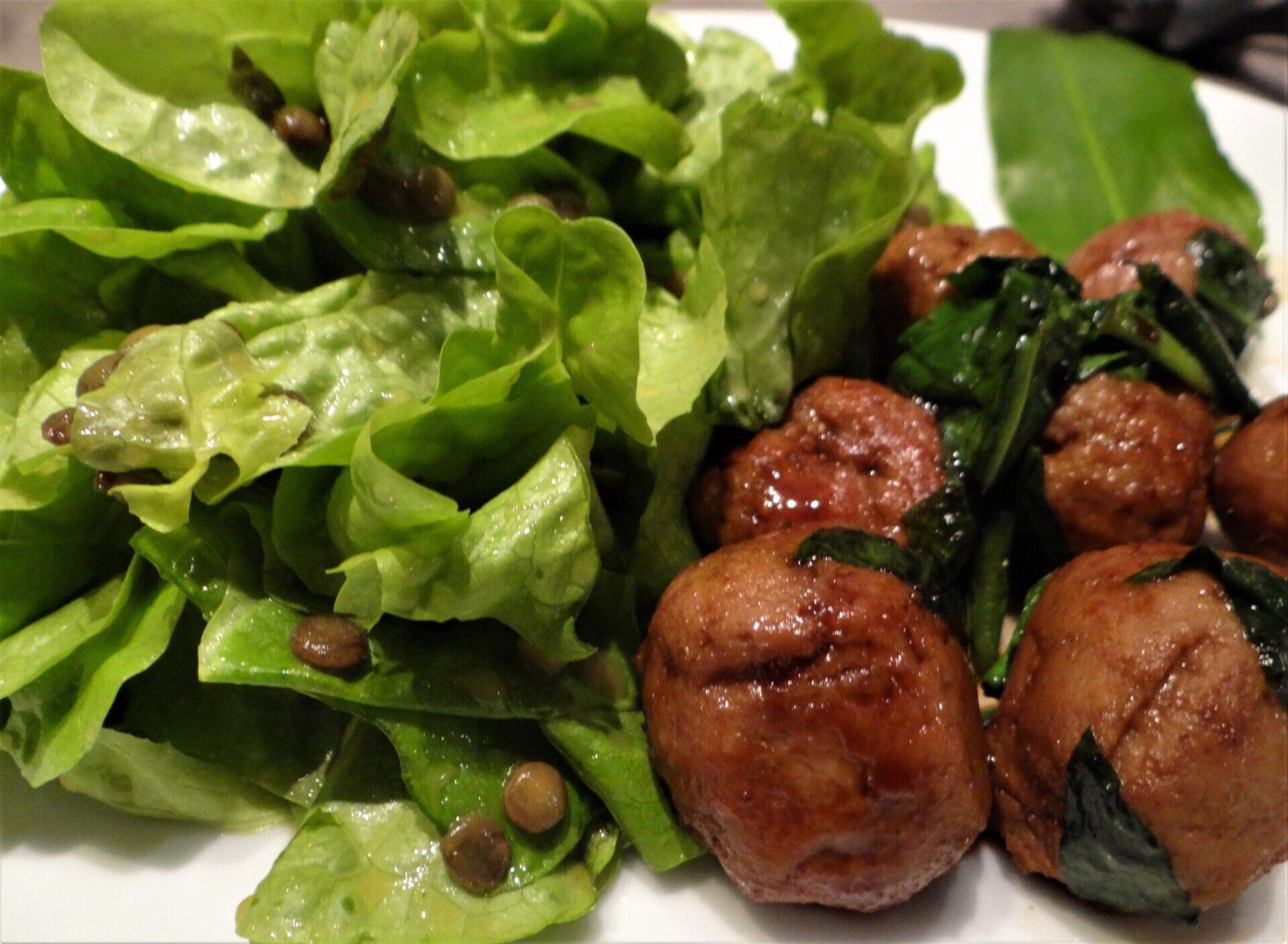 Bärlauch, Fenchelbratwurst, grüner Salat