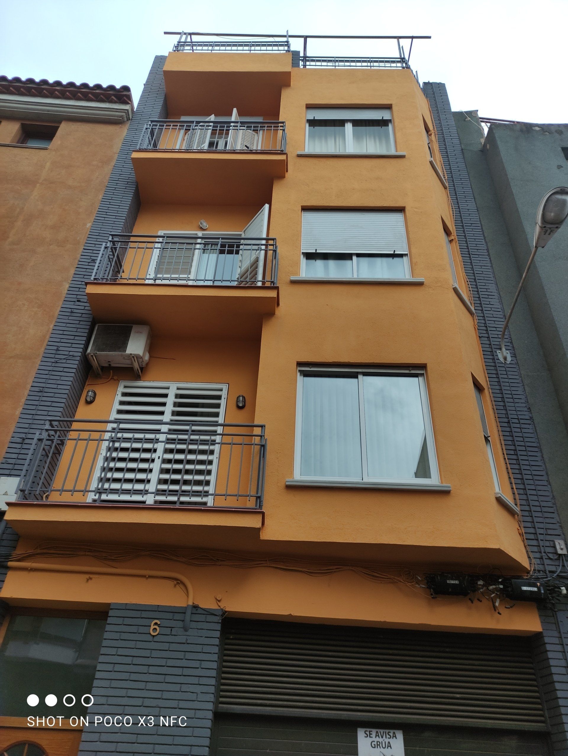 Restauración y rehabilitación de fachadas en Santa Coloma de Gramenet.