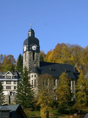 blick auf die jugendstielkirche in lauscha