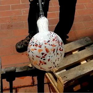 gartenkugel ist noch an eine glasmacherpfeife