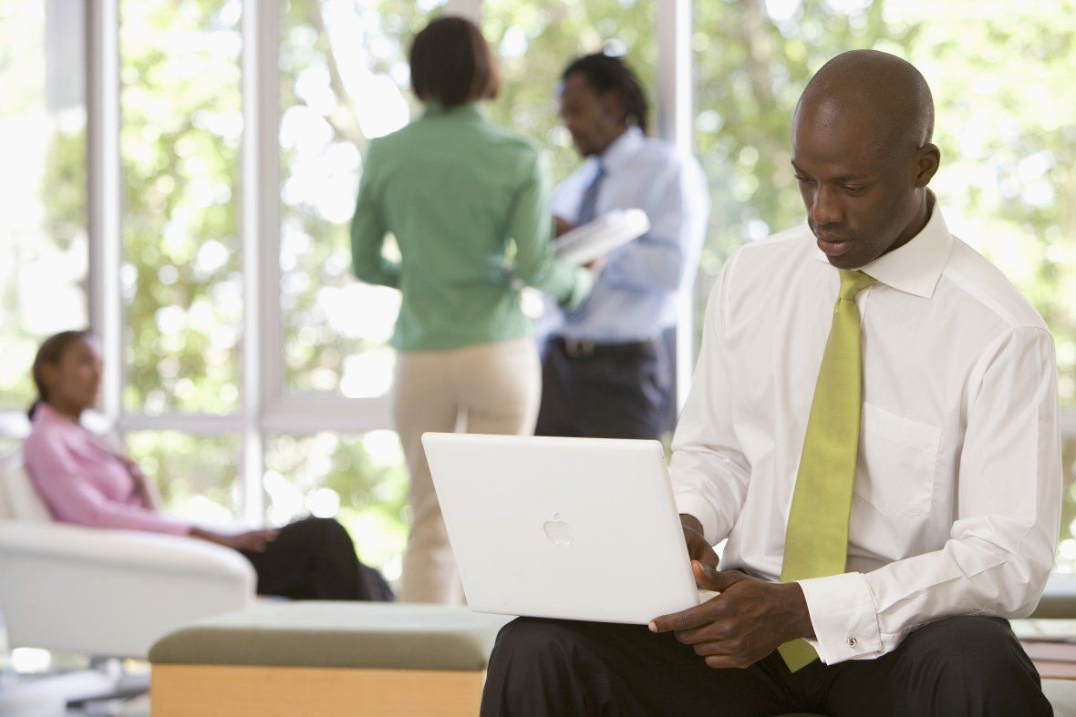professionnels font une réunion