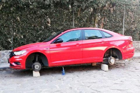 Jetta en Tabiques sin birlos de seguridad