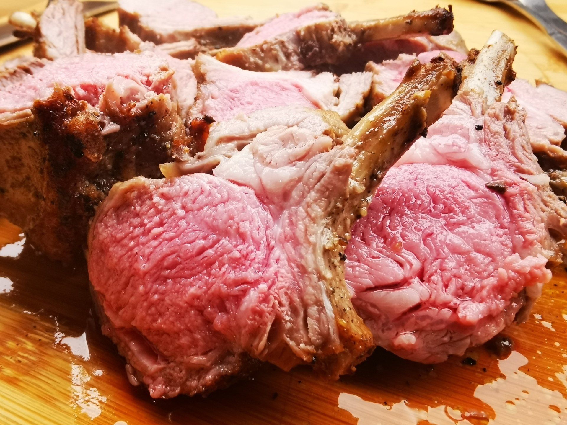 Lammcarree auf den Punkt gegrillt