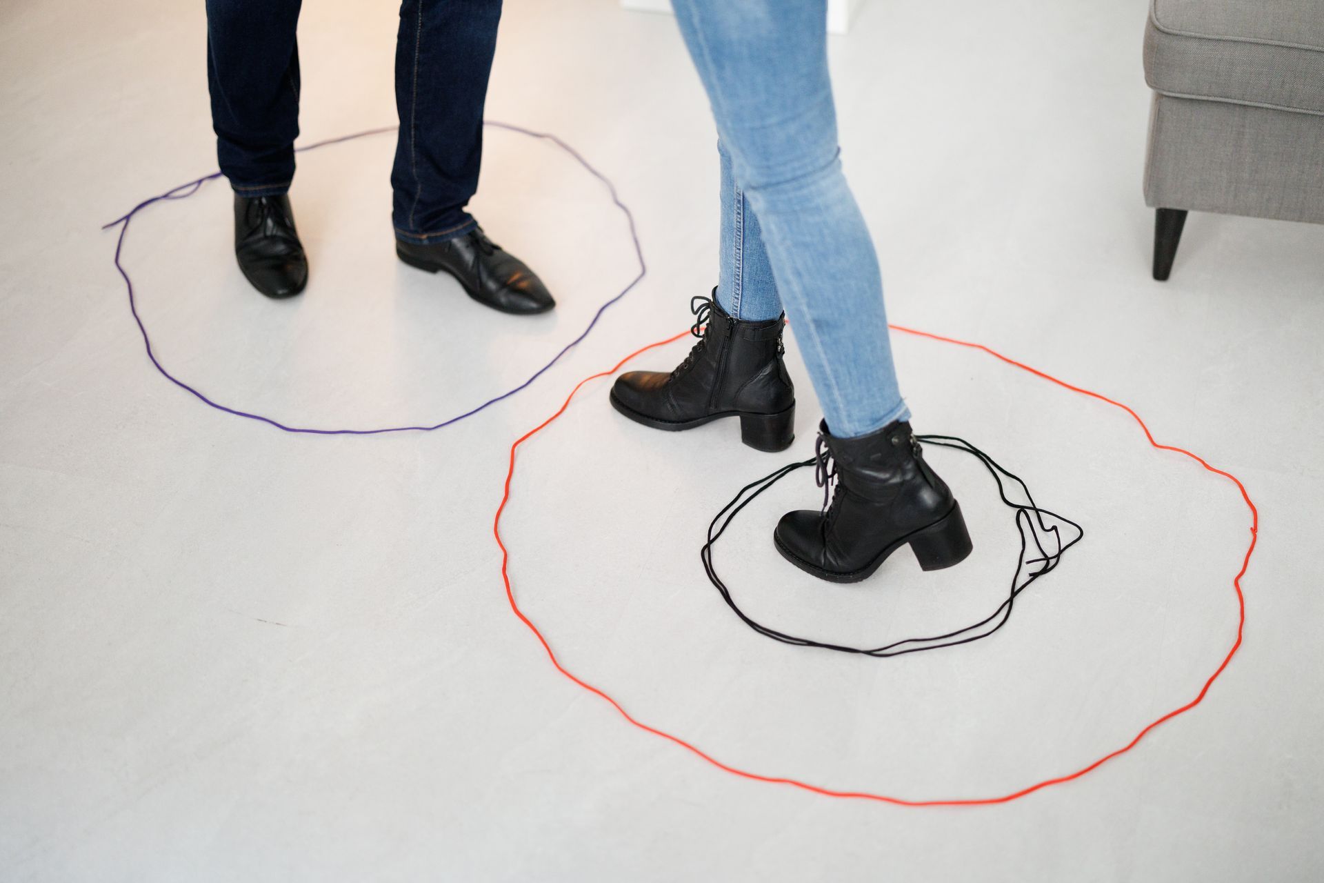 Arbeit mit Schnüren, Grenzen, Nähe- und Distanz-Regulierung