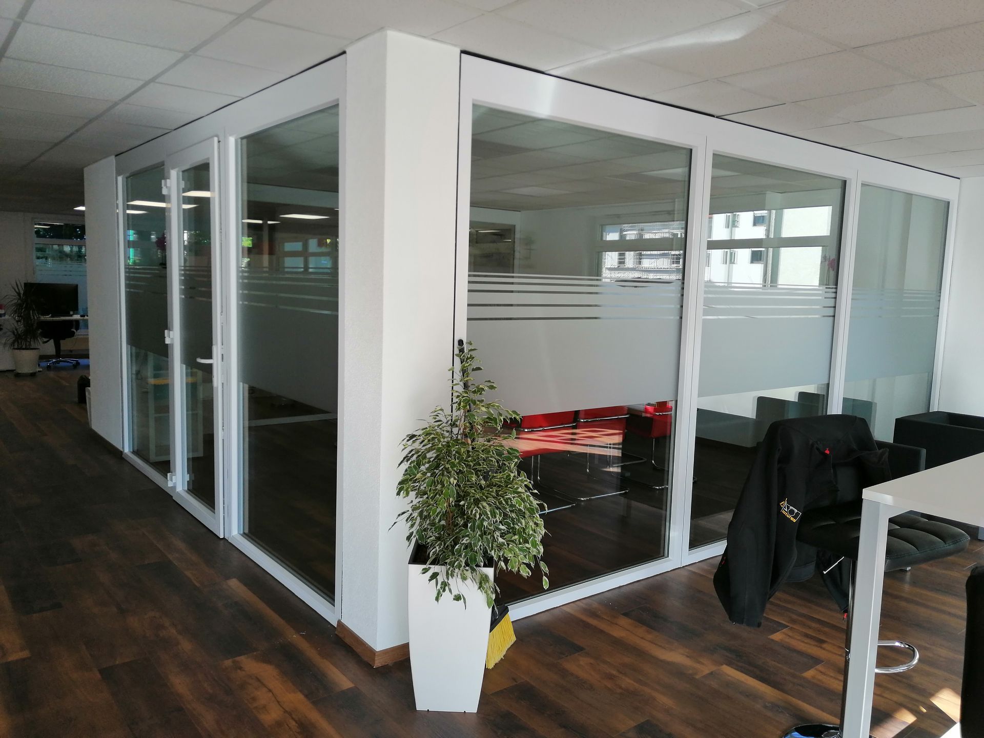 Immobilienmakler Büro Besprechungsraum. Glasdekor