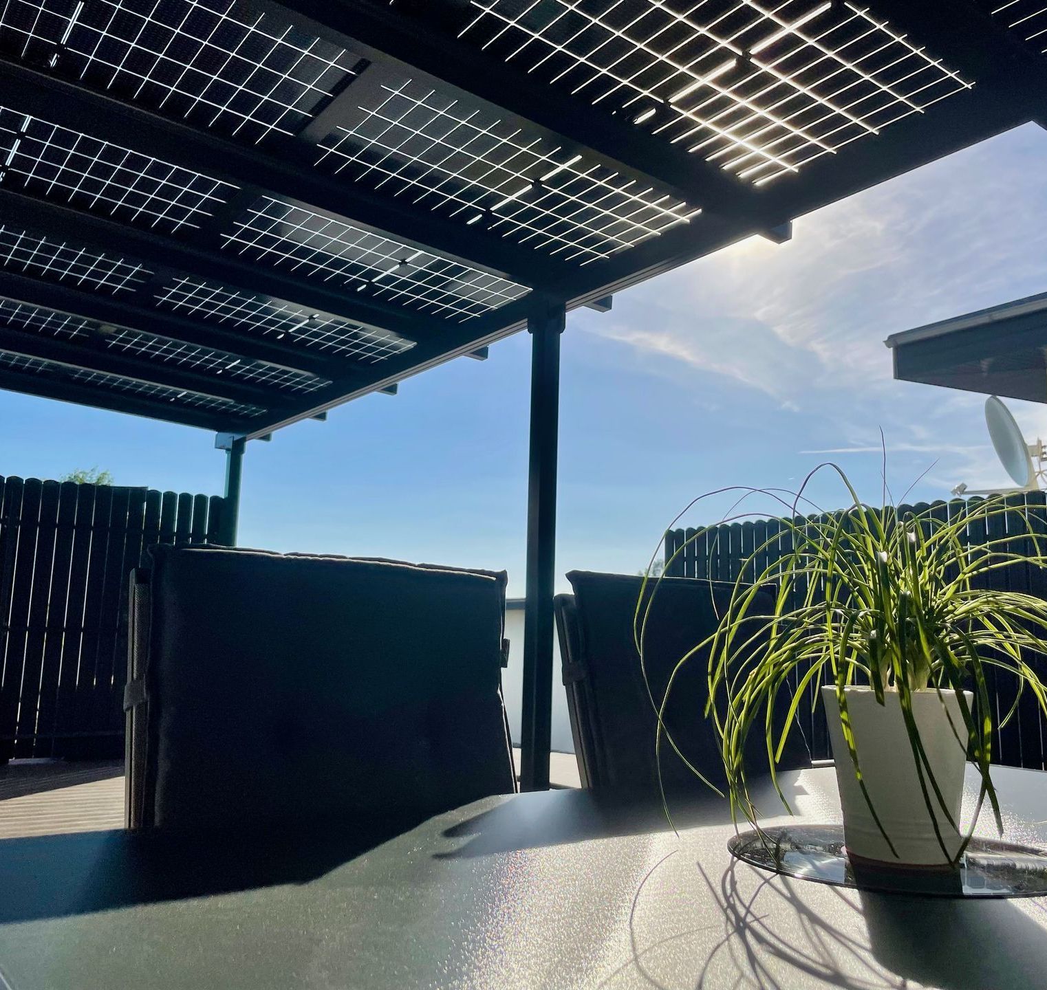 PV-Terrasse_Bifacial_Sonne
