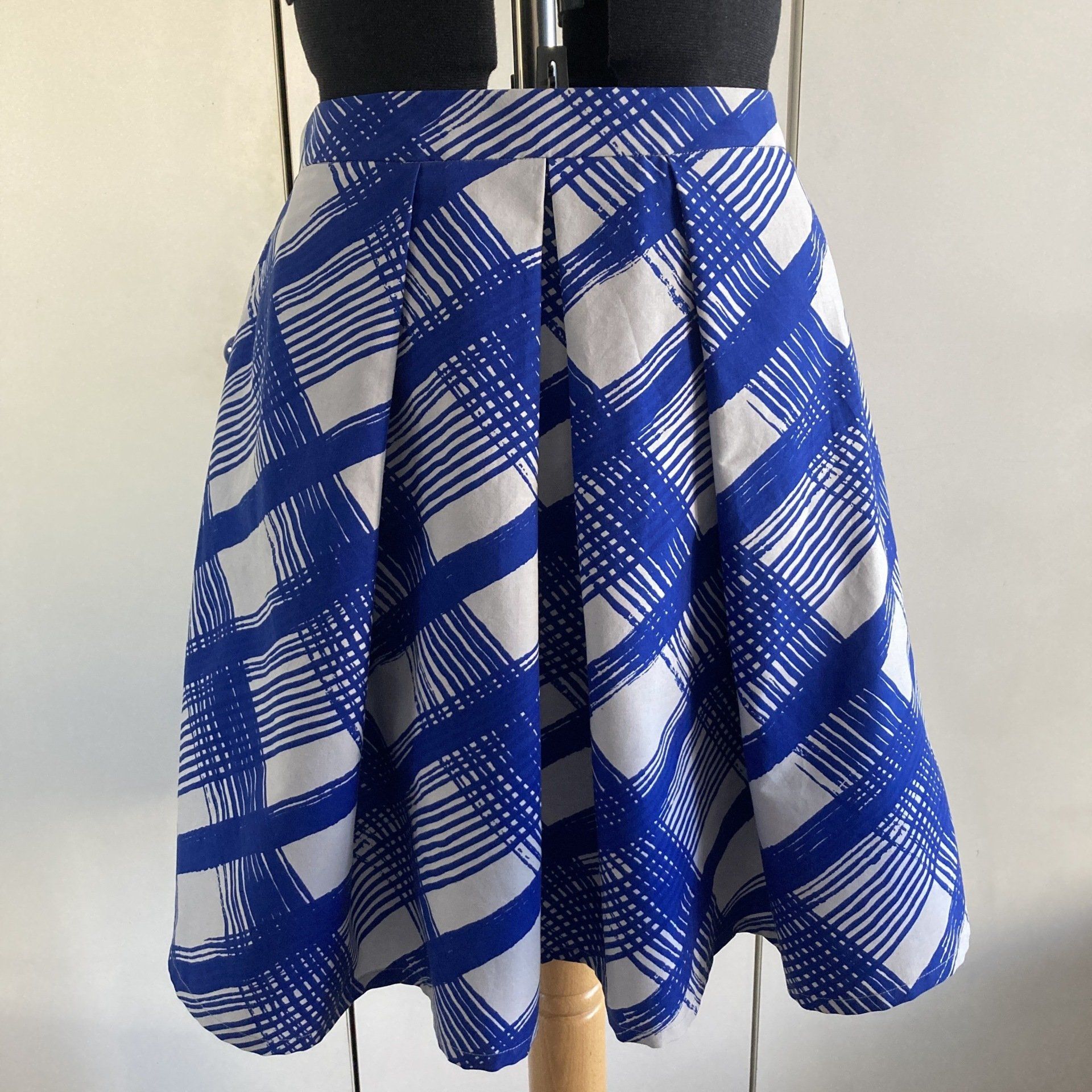 jupe eco responsable bleu et blanche