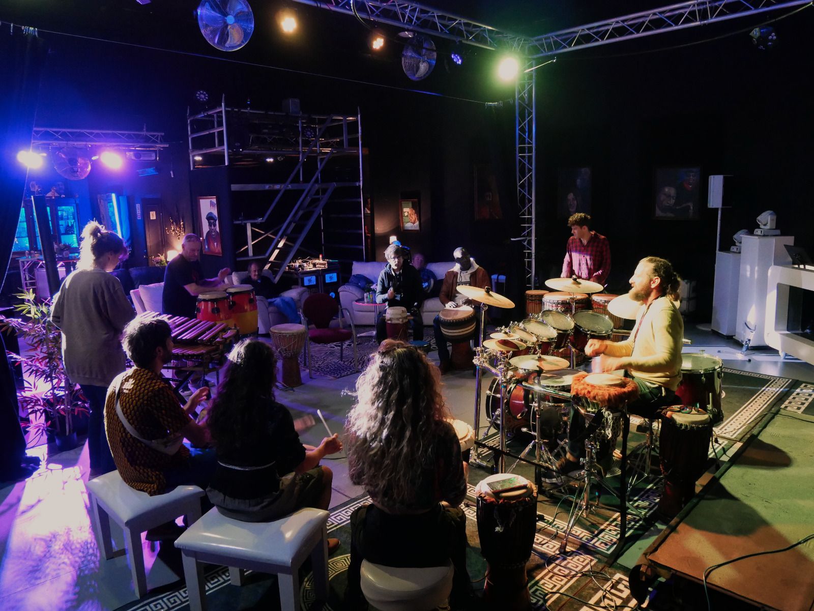 Improvisación Artística: Herramientas para un mundo de incertidumbre