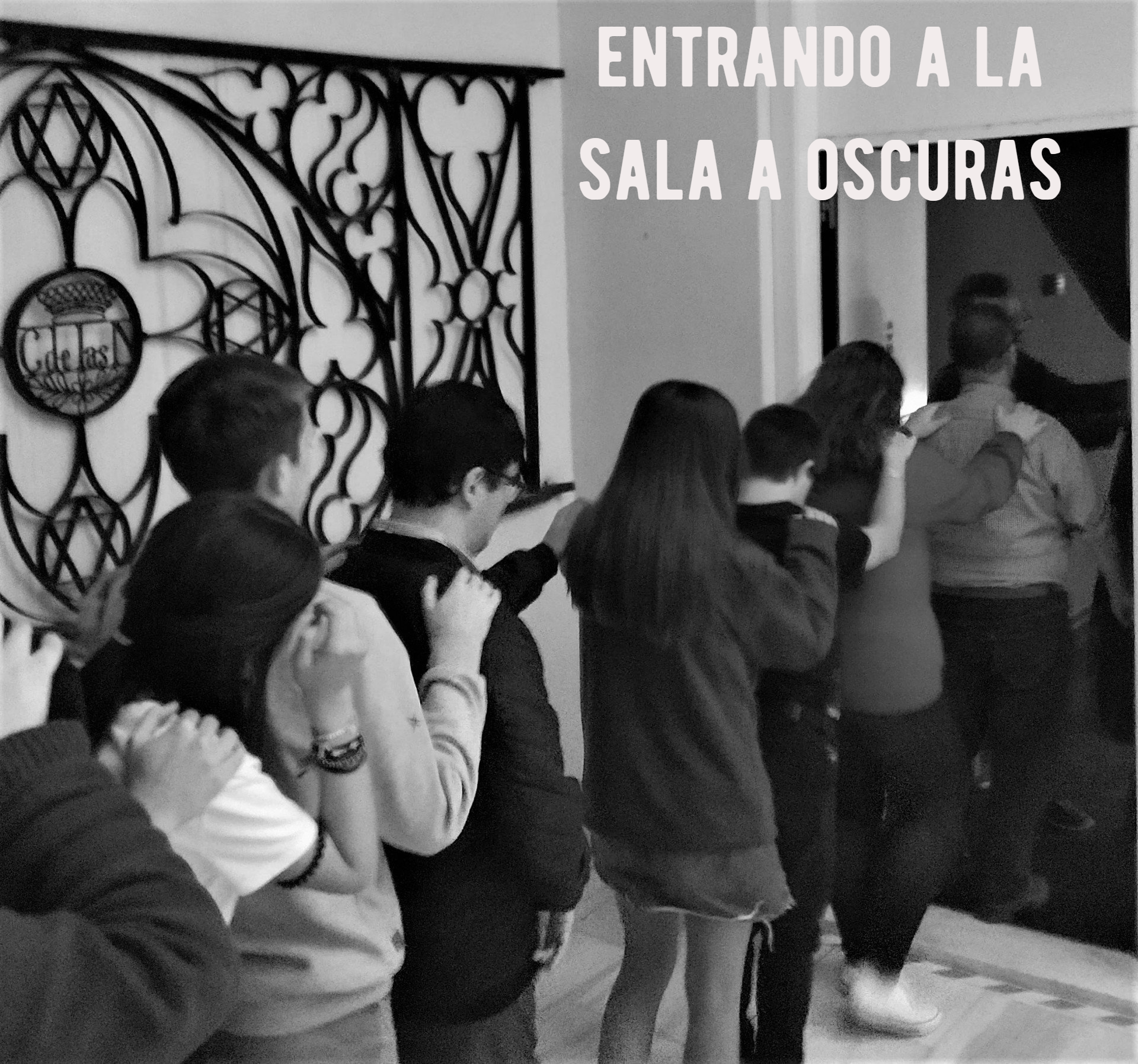 The Blind Musical hace entrar al público de manera segura a la sala de conciertos concierto de musica en directo a oscuras