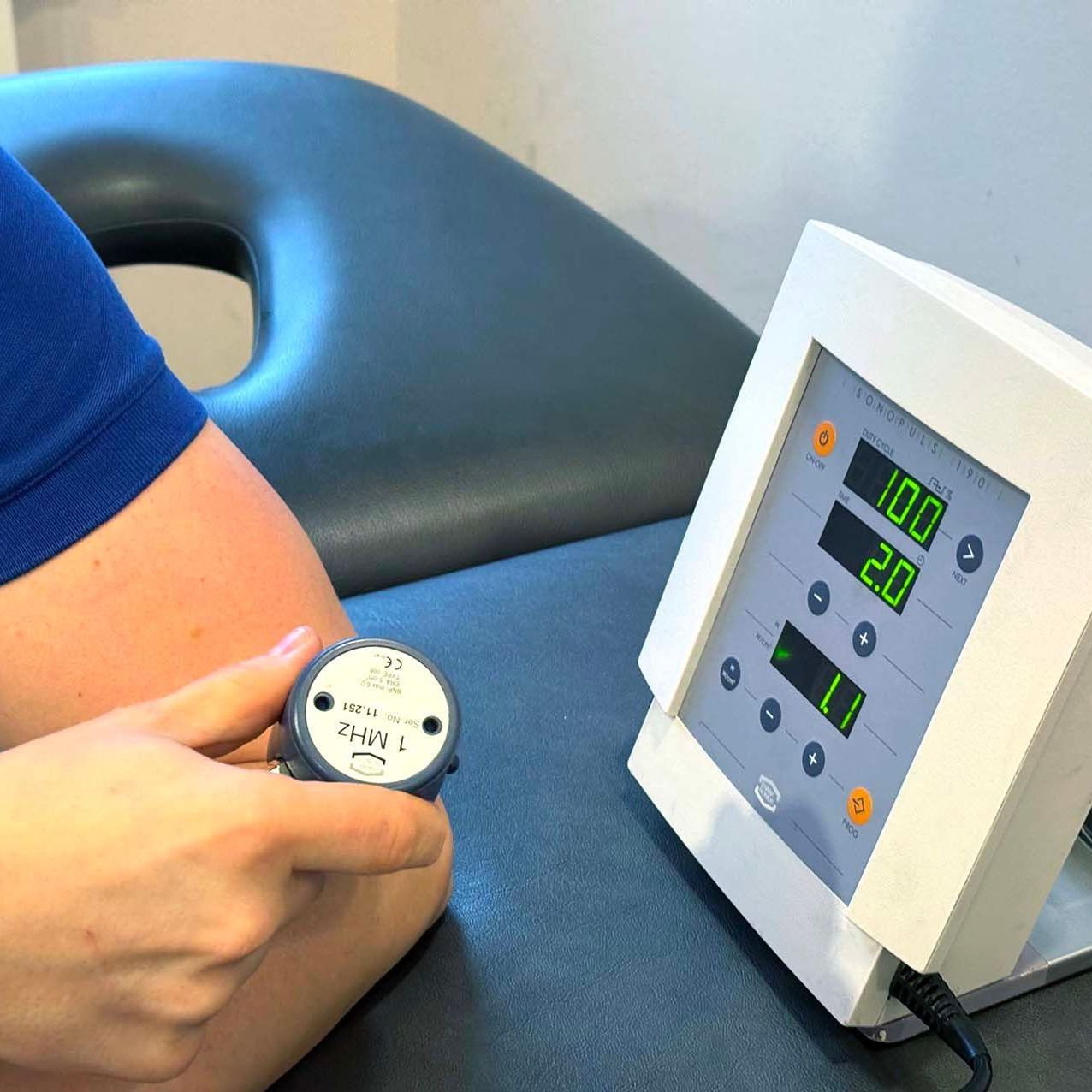 Elektro-Ultraschallbehandlungen in der Reha am Tempelhofer Hafen, Berlin