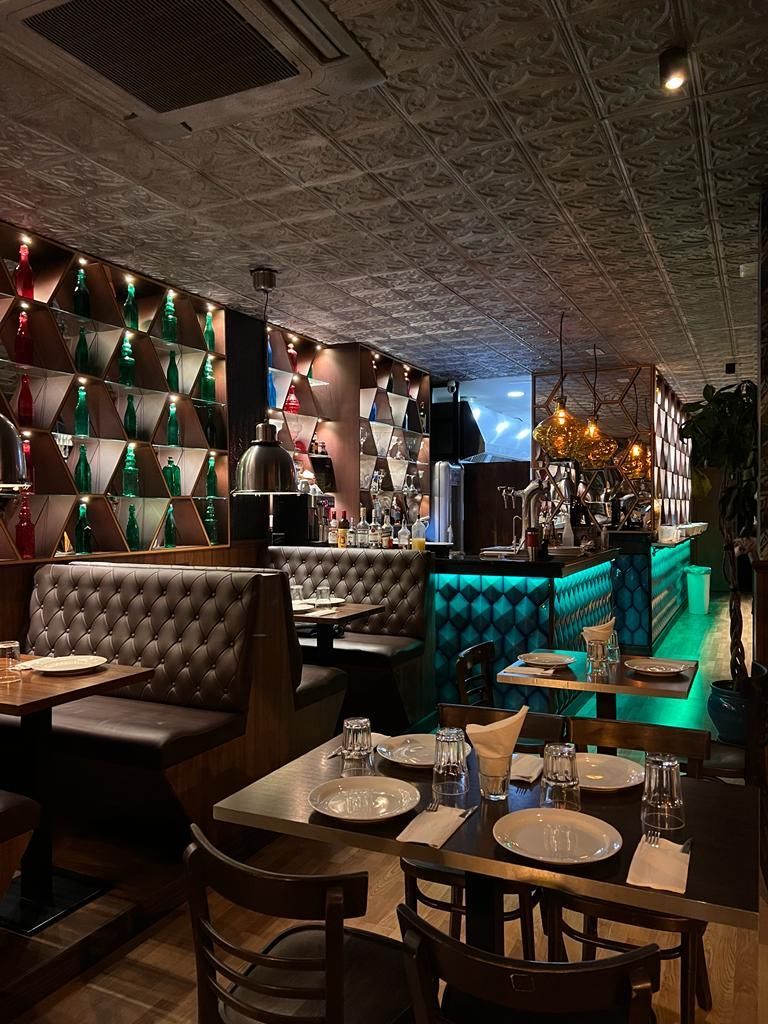 restaurante a escasos metros de plaza Uncibay en traspaso en centro histórico restaurante en traspaso centro historico