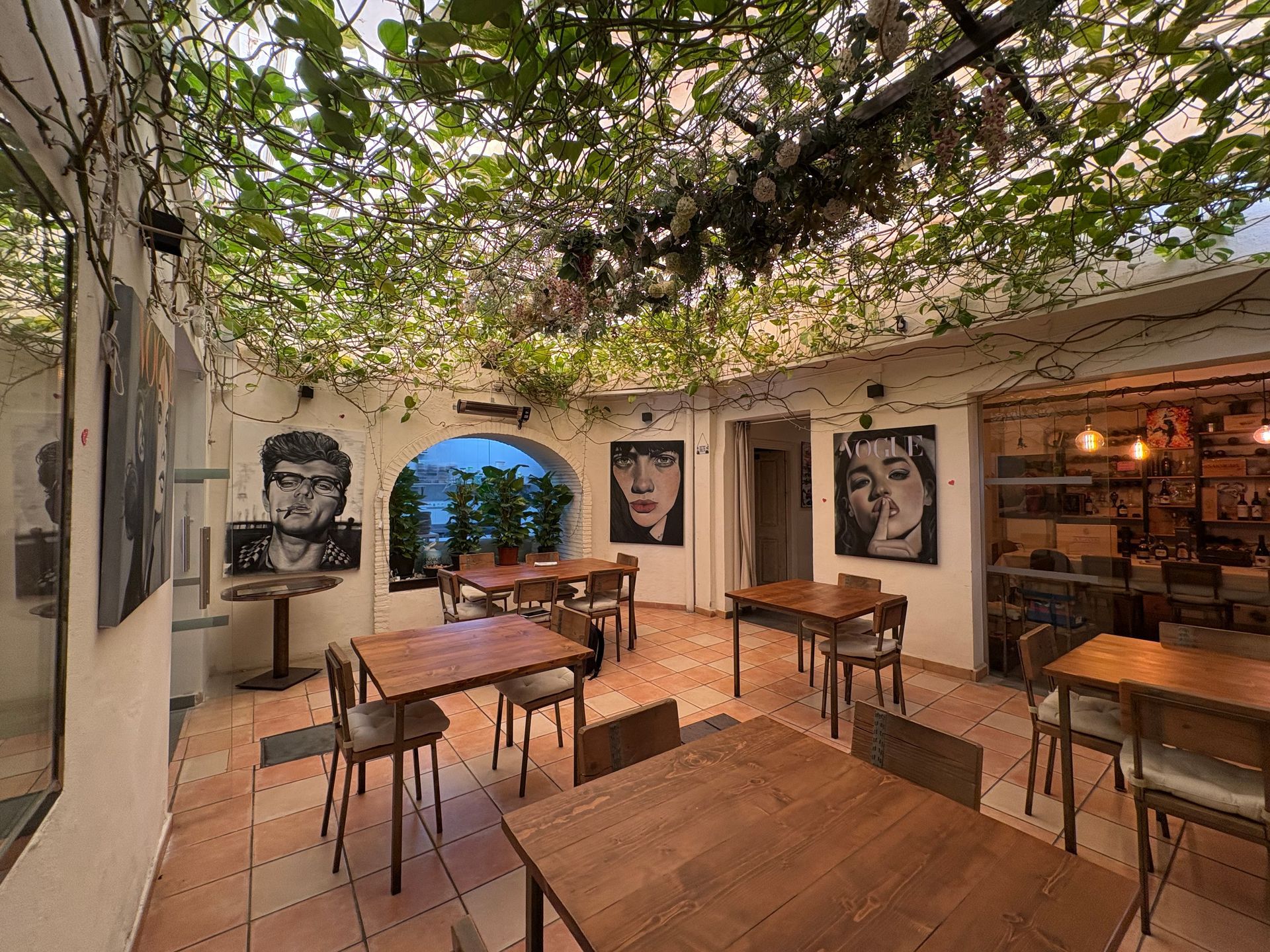 restaurante a escasos metros de plaza Uncibay en traspaso en centro histórico restaurante en traspaso centro historico