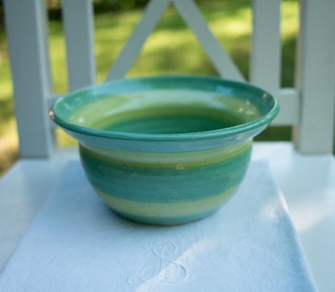 Schale. Grün gestreift