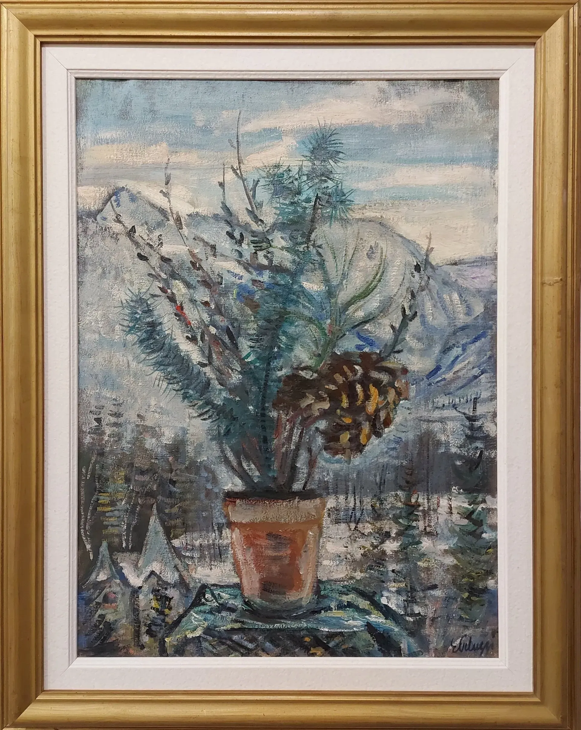 Vaso in primo piano e montagne sullo sfondo.