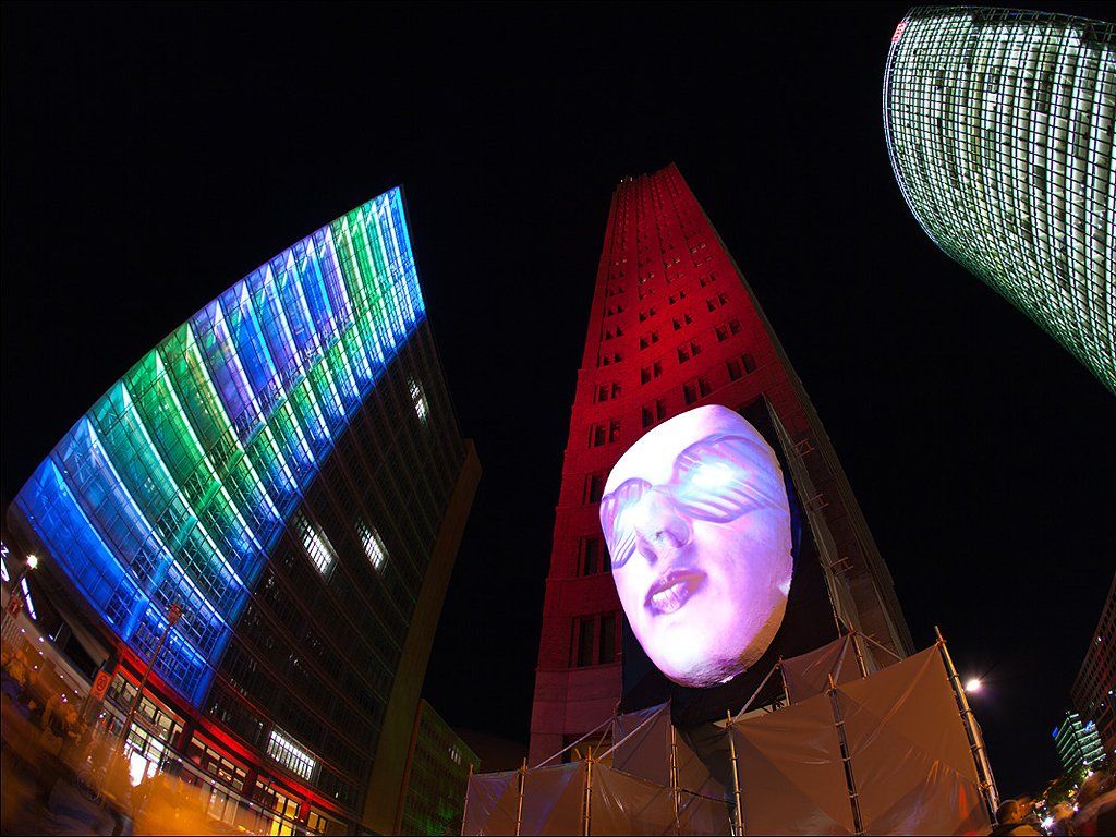 FACES Lightart in Berlin FACES Lichtkunst im Festival of Lights