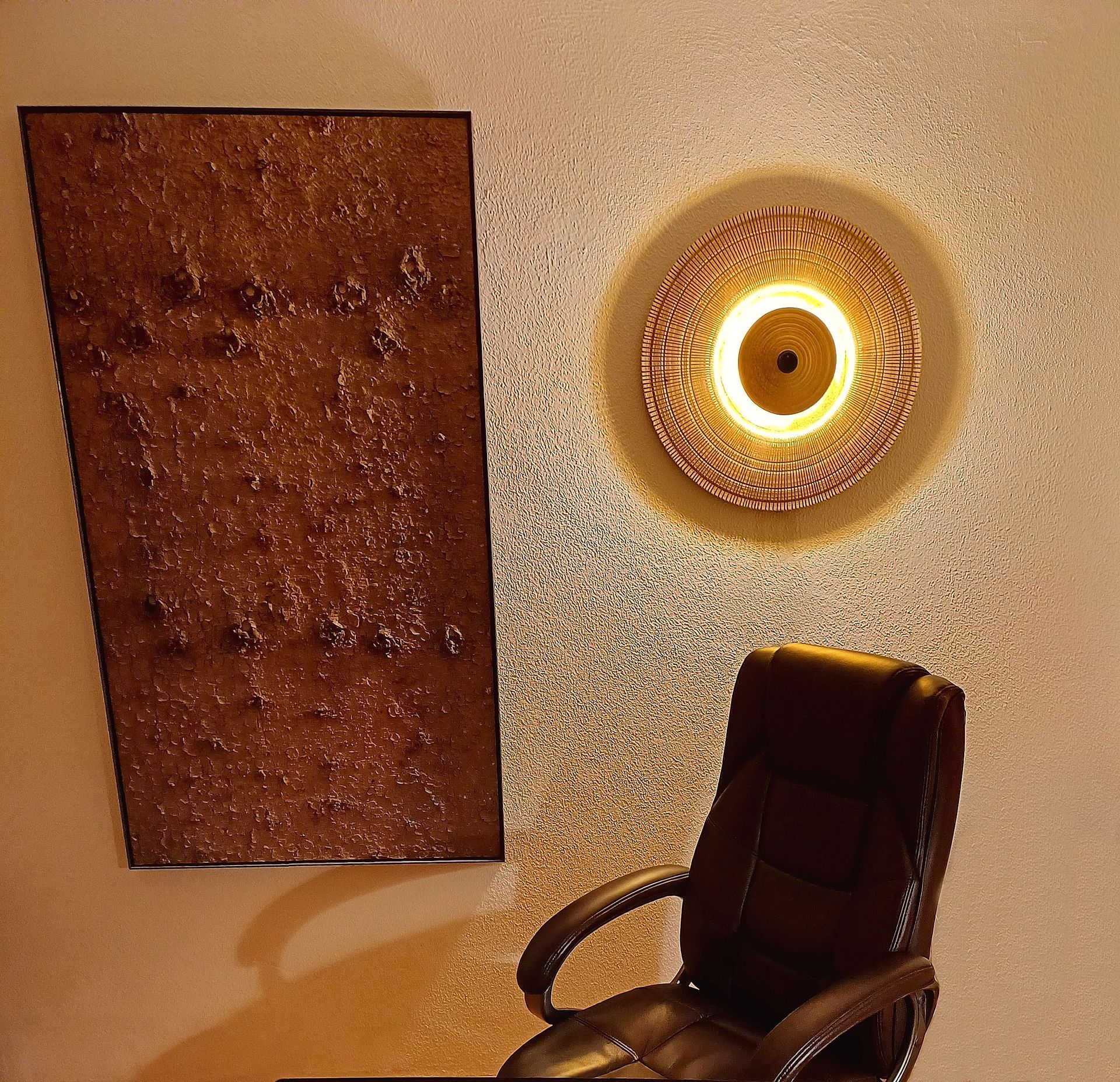 Wandleuchte Solis im Institut für Baubiologie Rosenheim