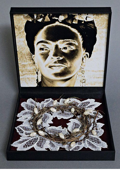 Schachtel; Schrein; Assemblage; Dinge; Gegenstand; Objekte; Fundstücke; Künstlerin; Frida Kahlo
