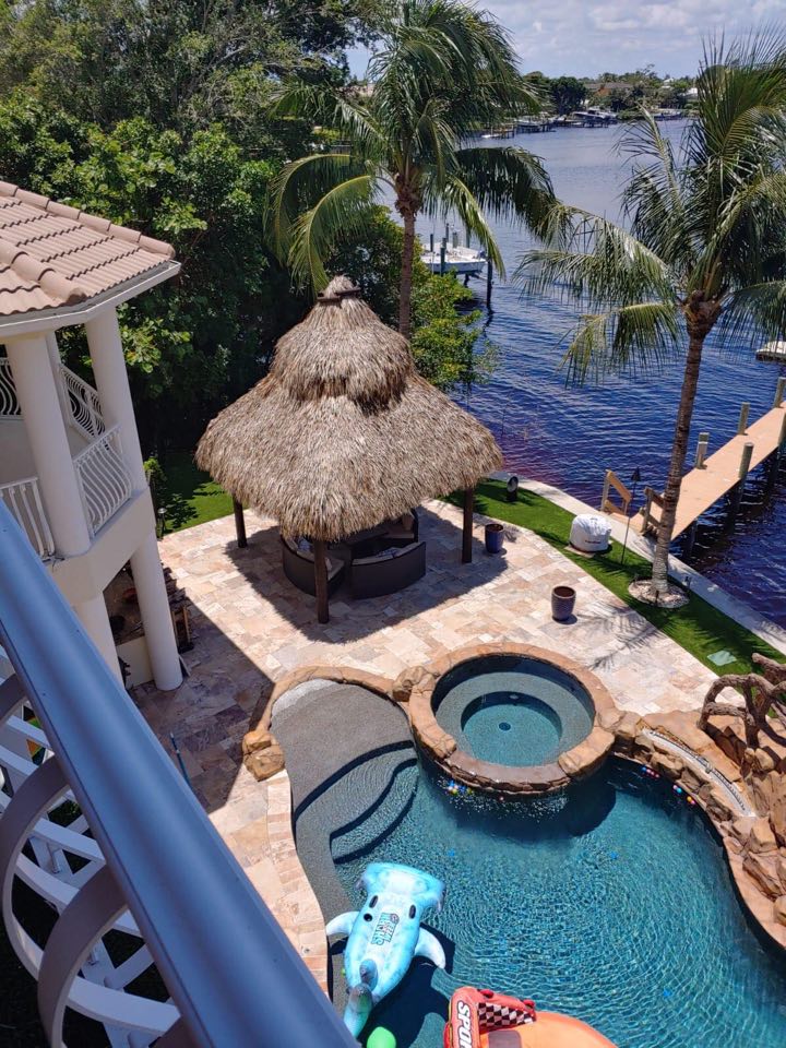 Poolside-Tiki-Hut-Luxury-Residence