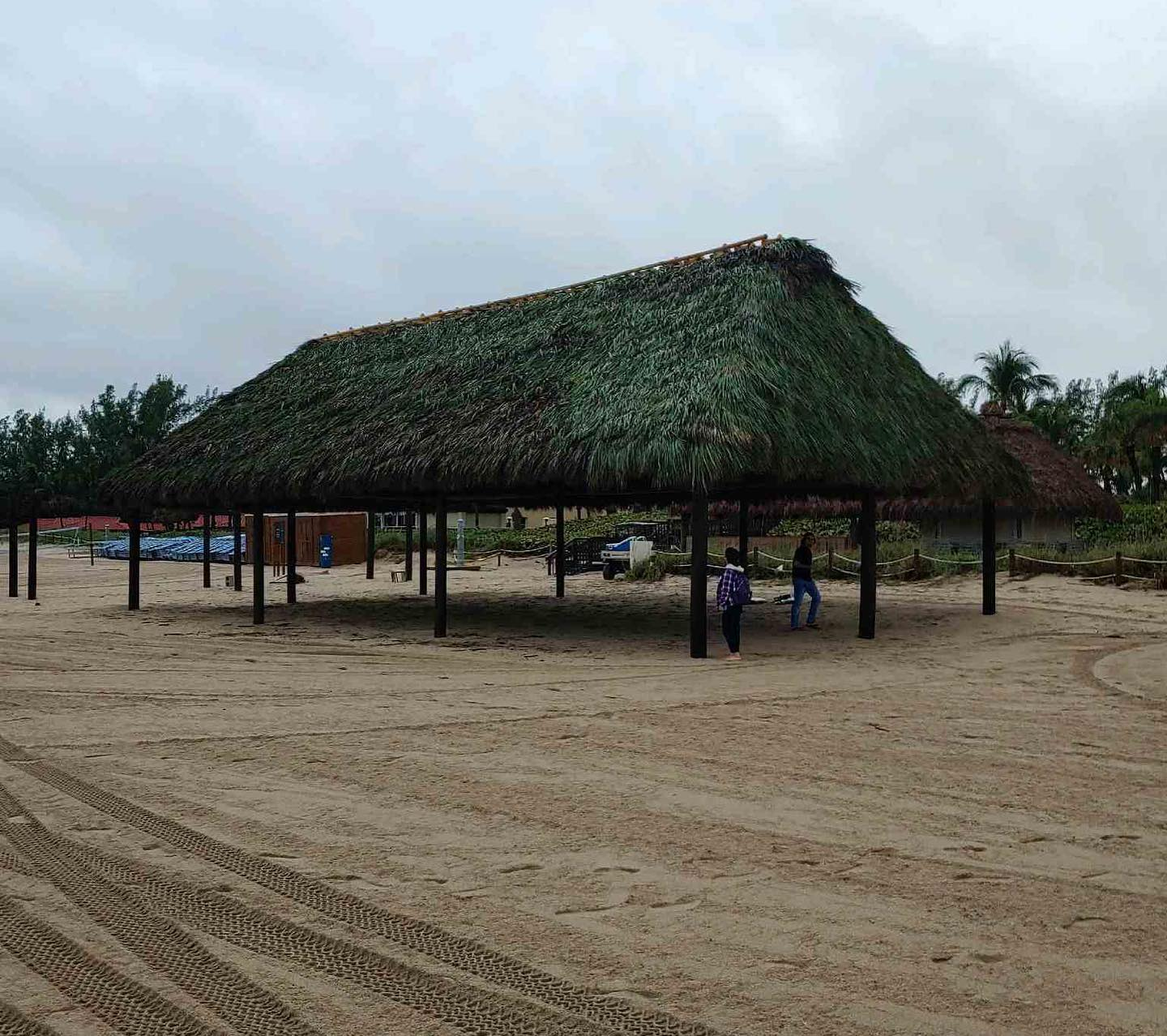 Marriott-Harbor-Beach-Boucher-Brothers-Beach-Tiki-Hut