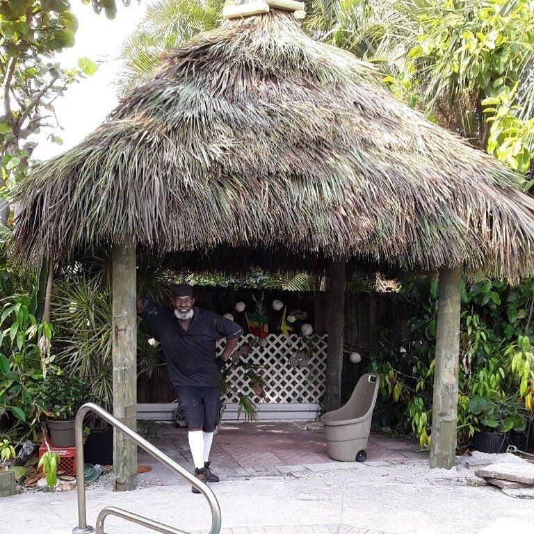 Poolside-Tiki-Hut
