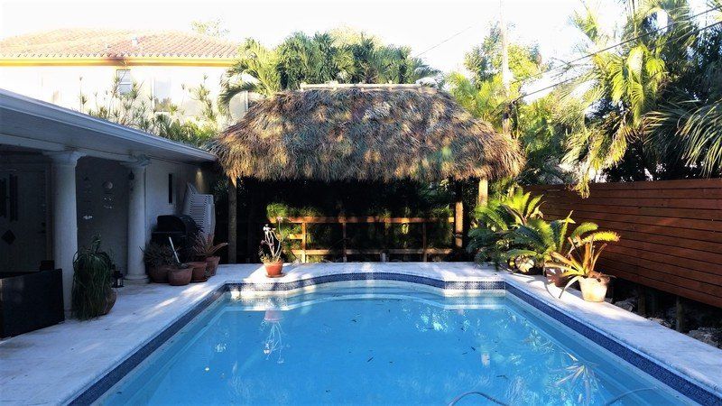 Poolside-TikiHut