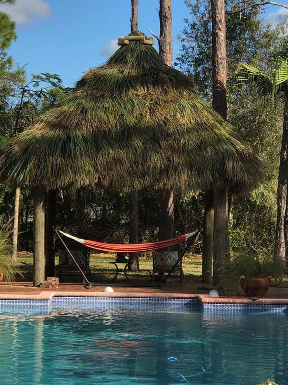 TikiHut-Hammock-Poolside